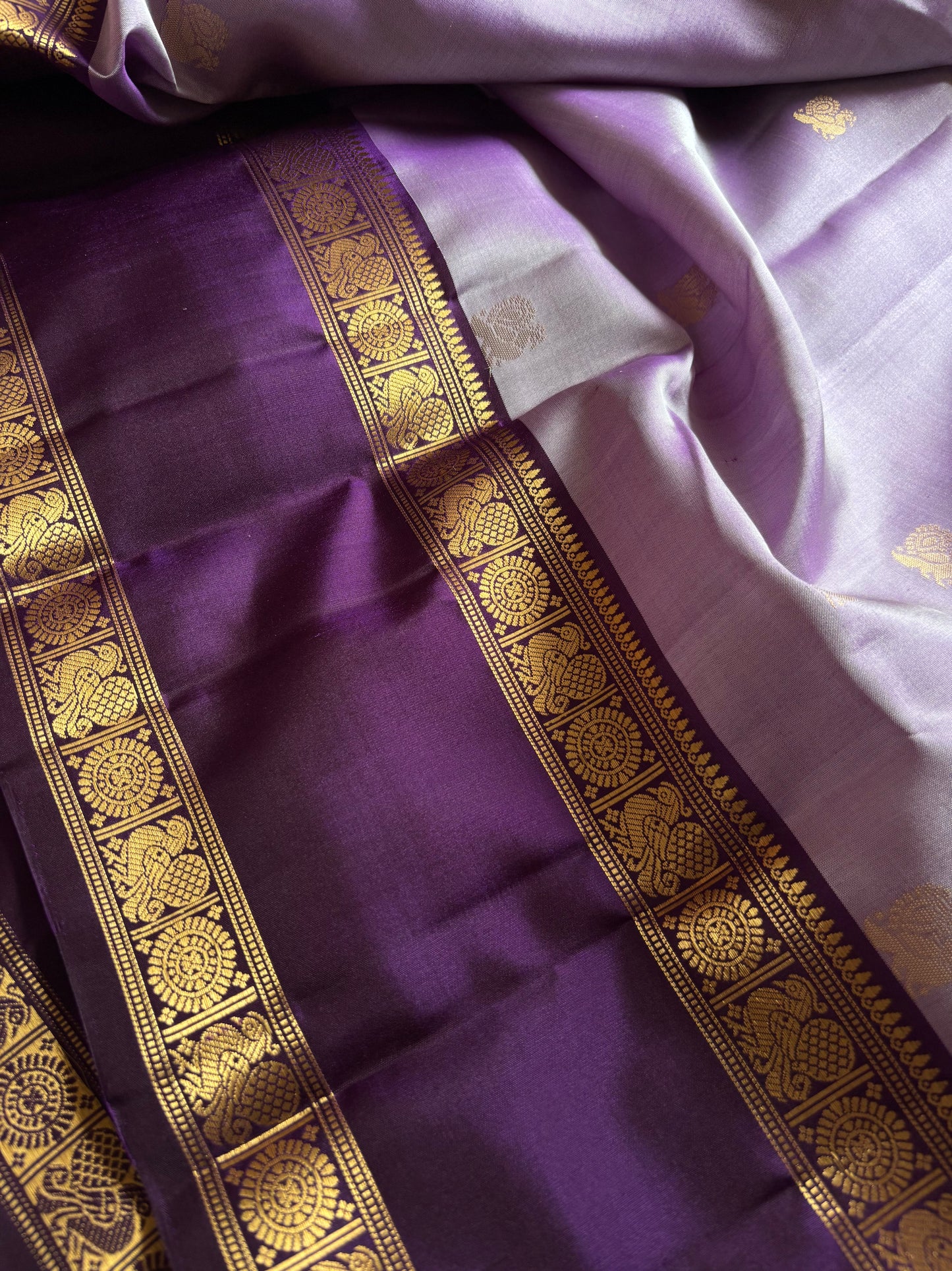 Lakshmi (2D) : Pastel lavender-plum