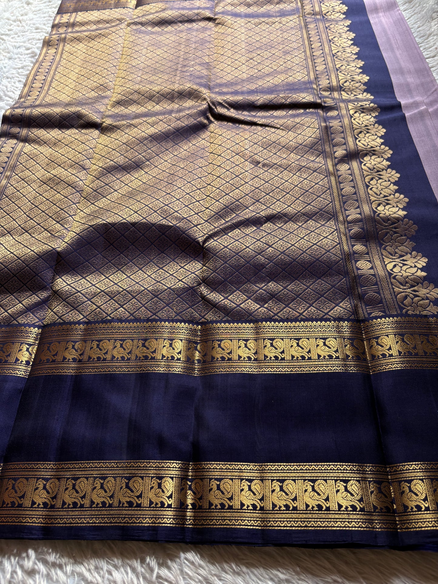 Lakshmi (2D) : Mauve-deep blue
