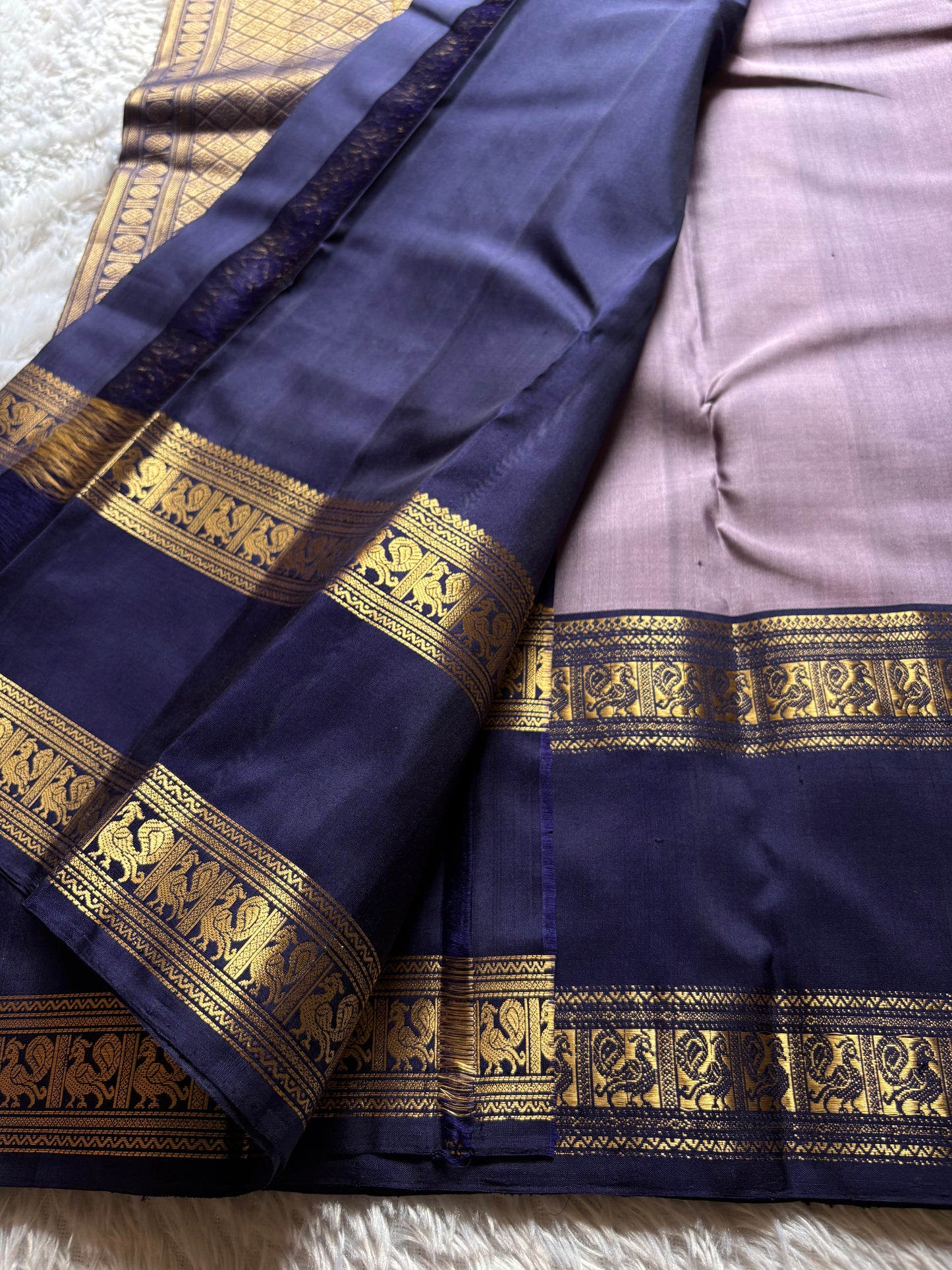 Lakshmi (2D) : Mauve-deep blue