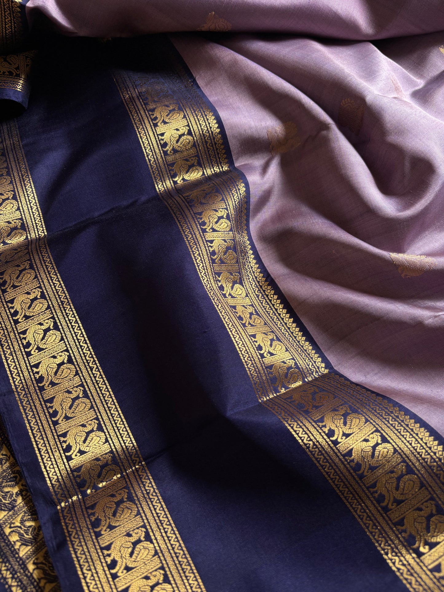 Lakshmi (2D) : Mauve-deep blue