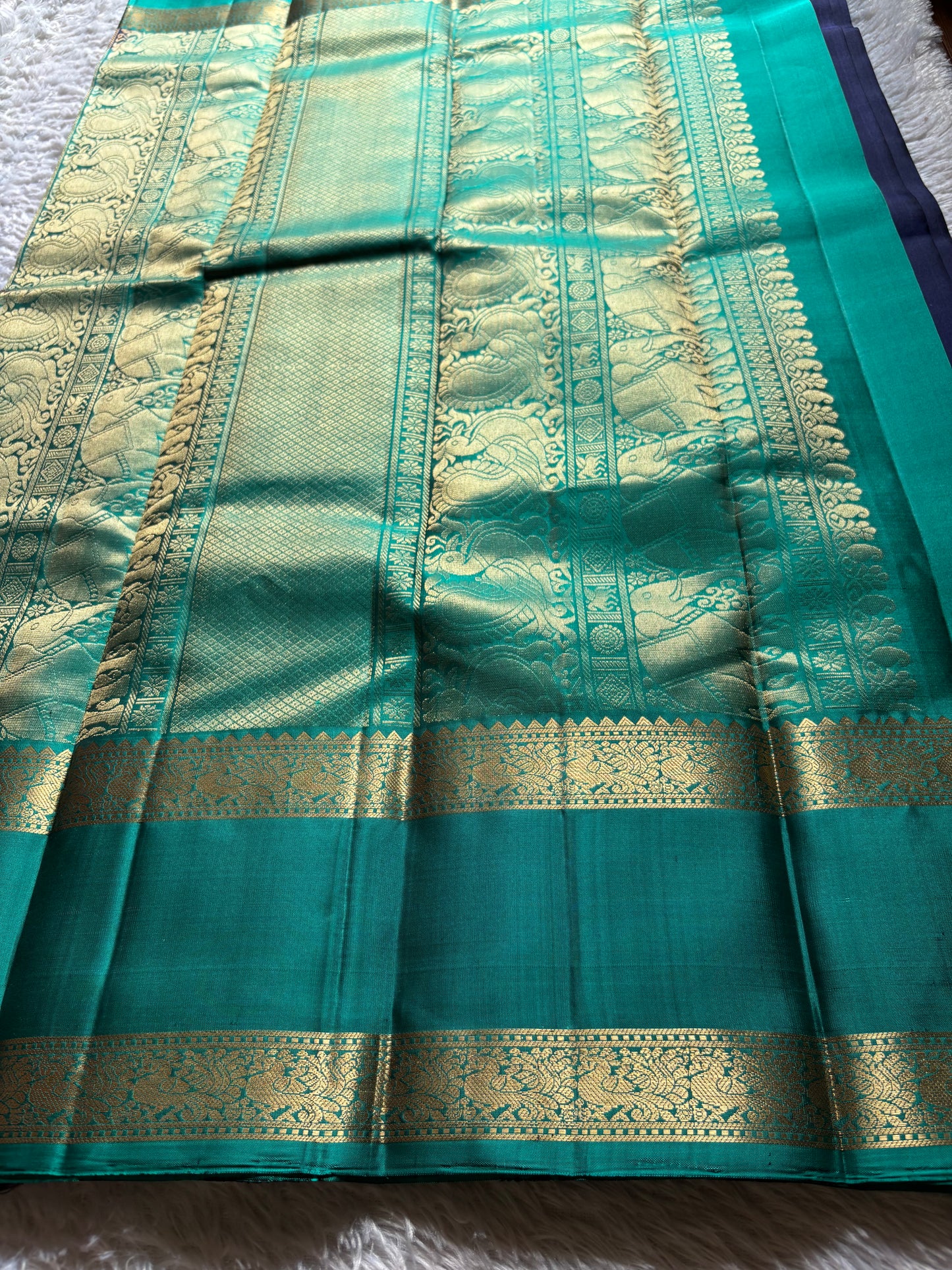 Lakshmi (2D) : Deep blue-rama green