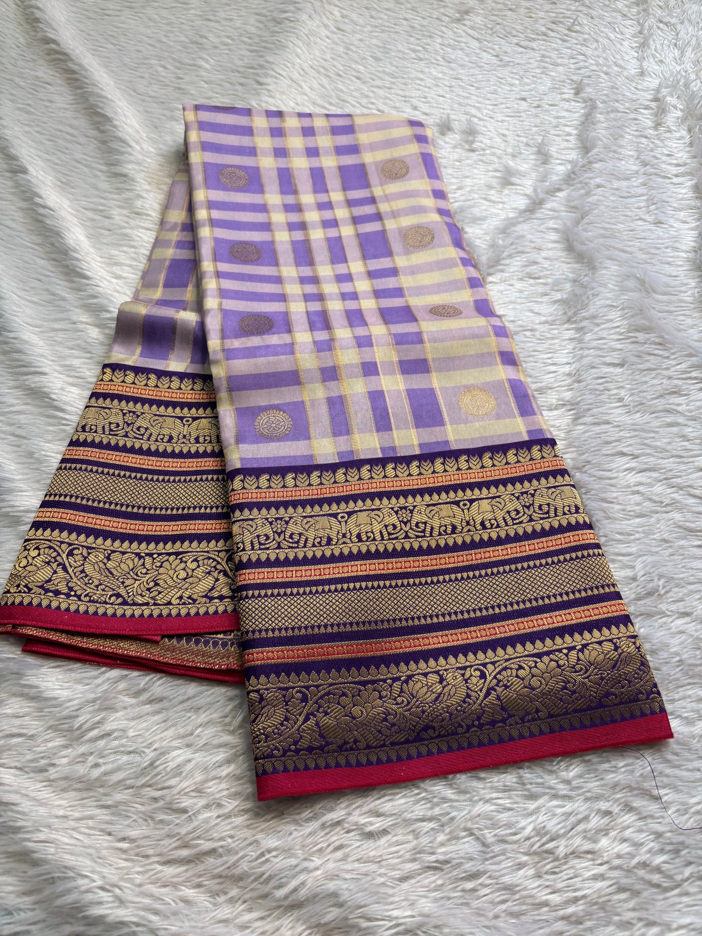 NYD128 (2D) : Off white, lavender-navy blue