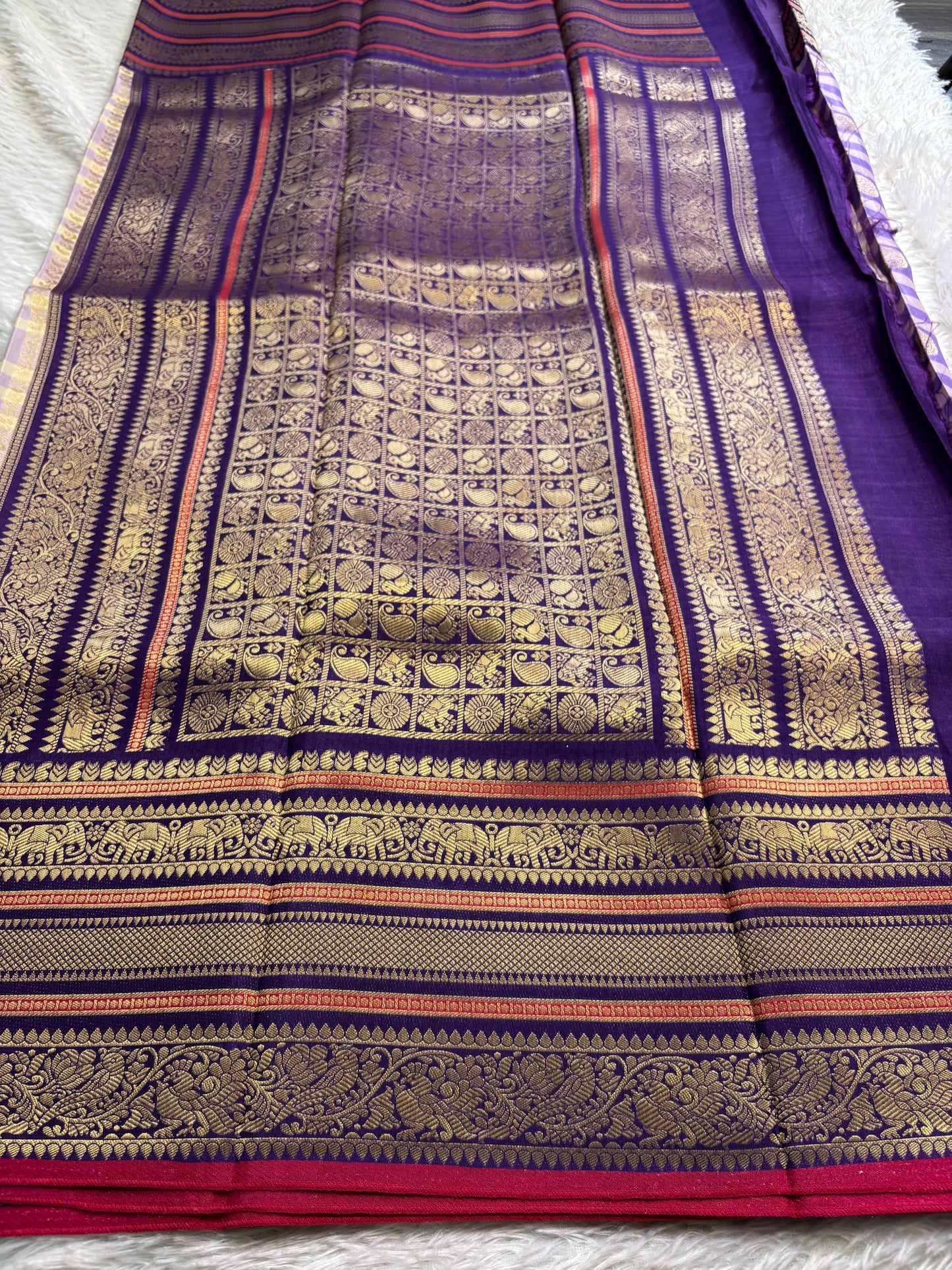 NYD128 (2D) : Off white, lavender-navy blue