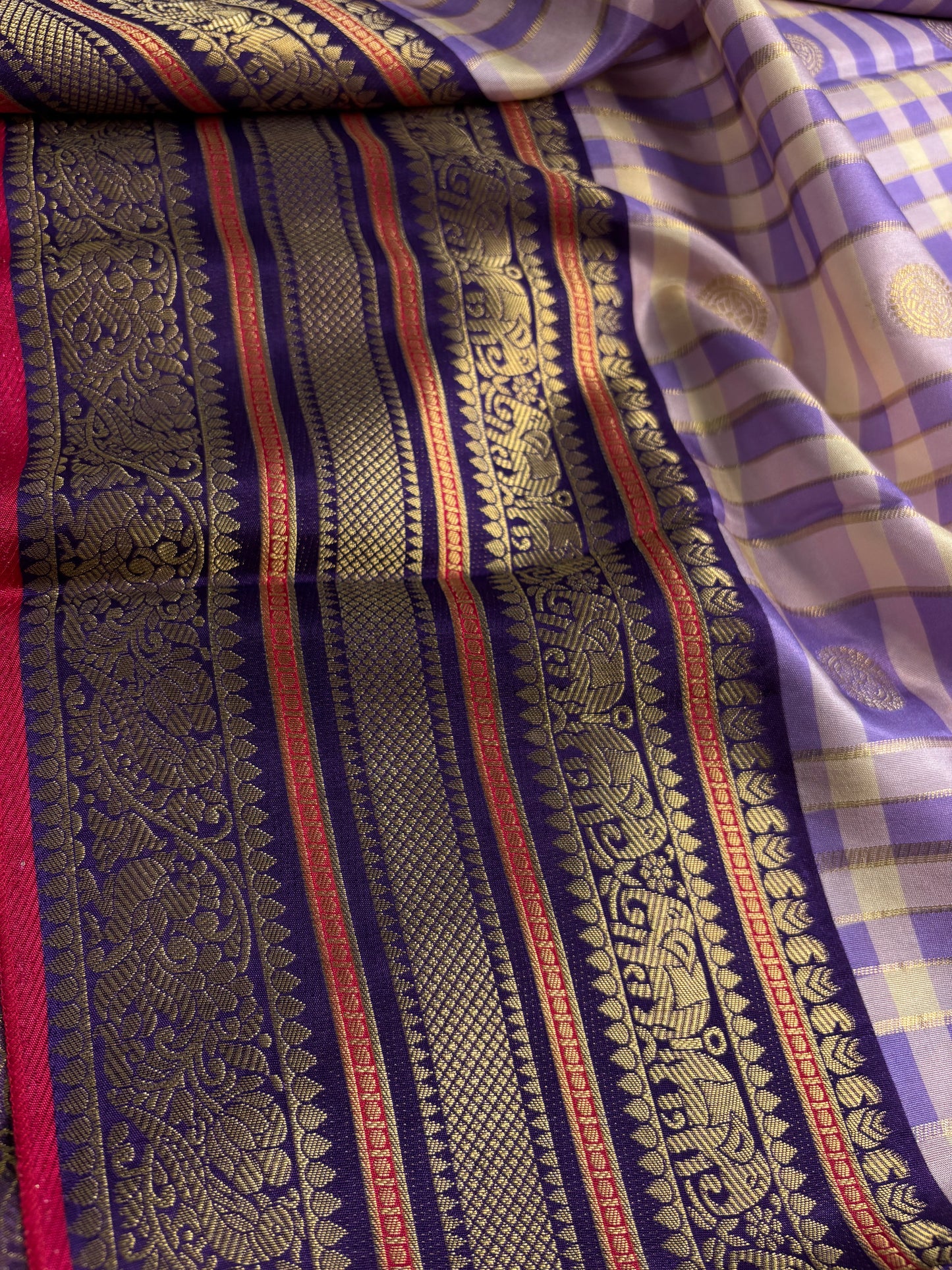 NYD128 (2D) : Off white, lavender-navy blue