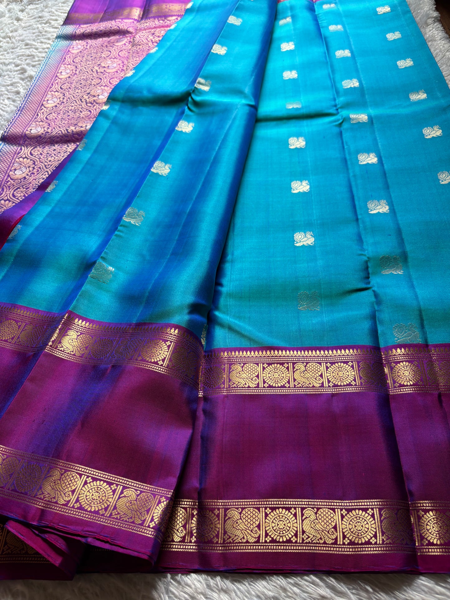 Lakshmi (2D) : Ananda blue-dark magenta