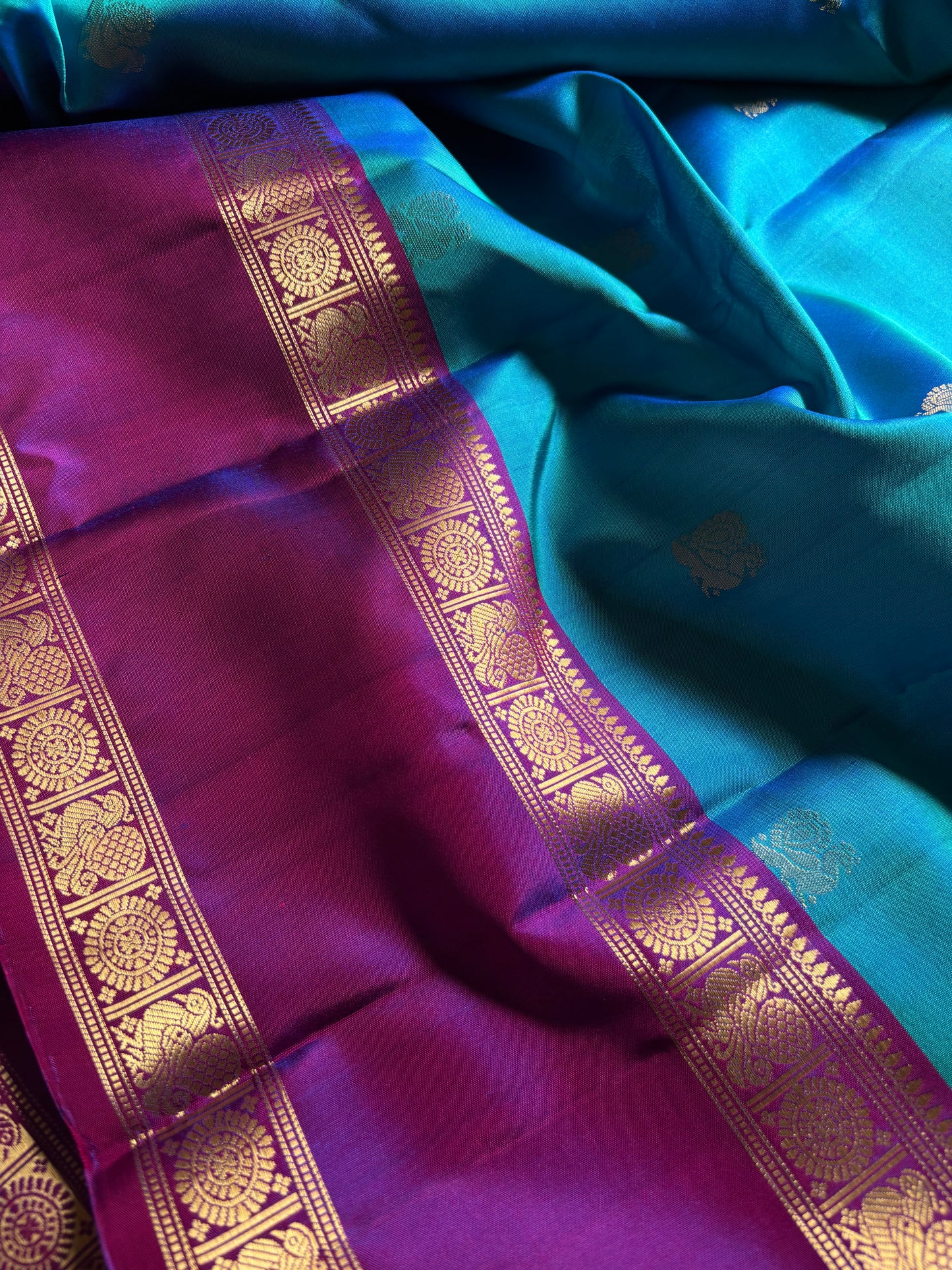 Lakshmi (2D) : Ananda blue-dark magenta
