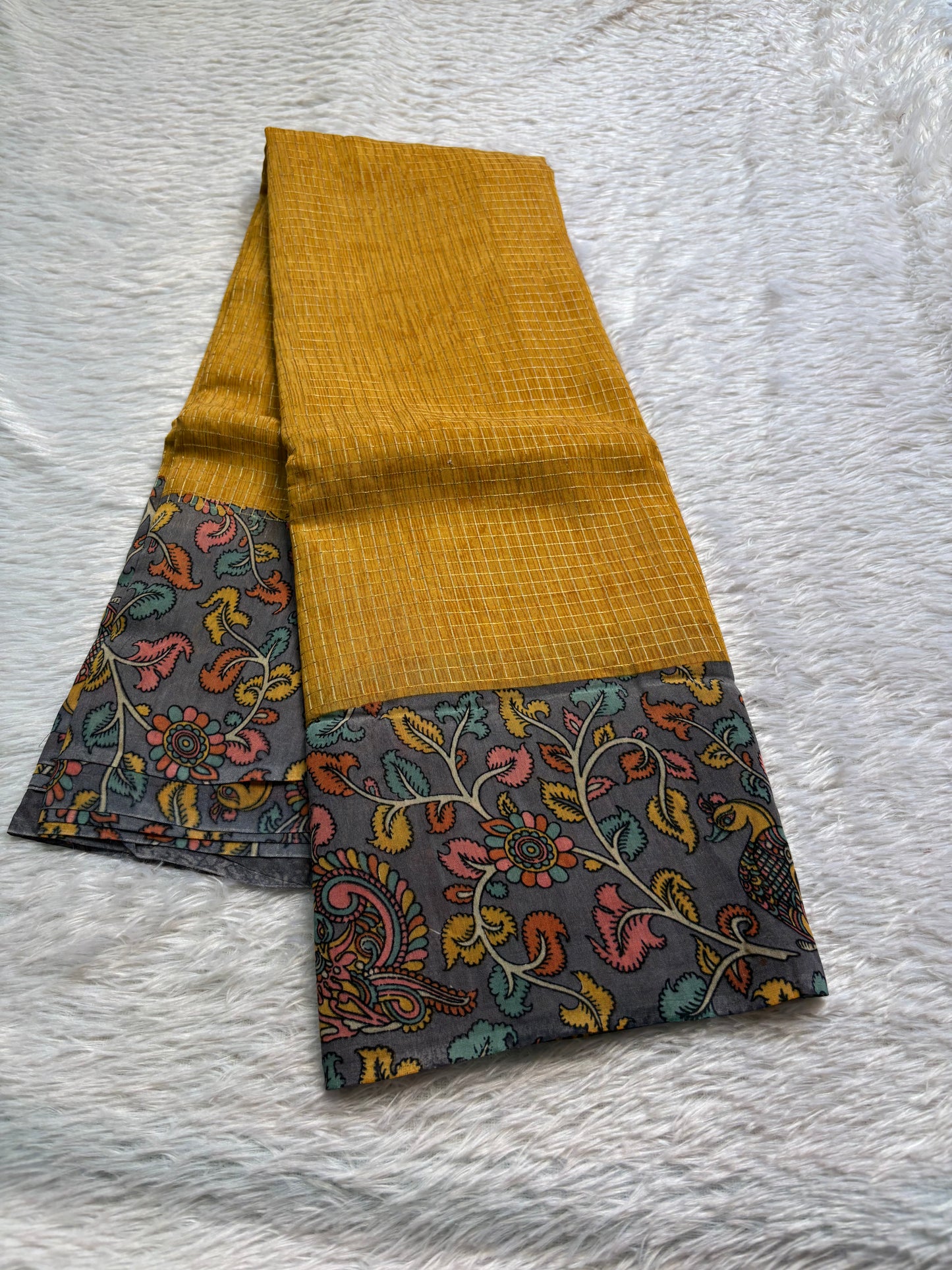 NYD130 (2D) : Golden yellow-grey