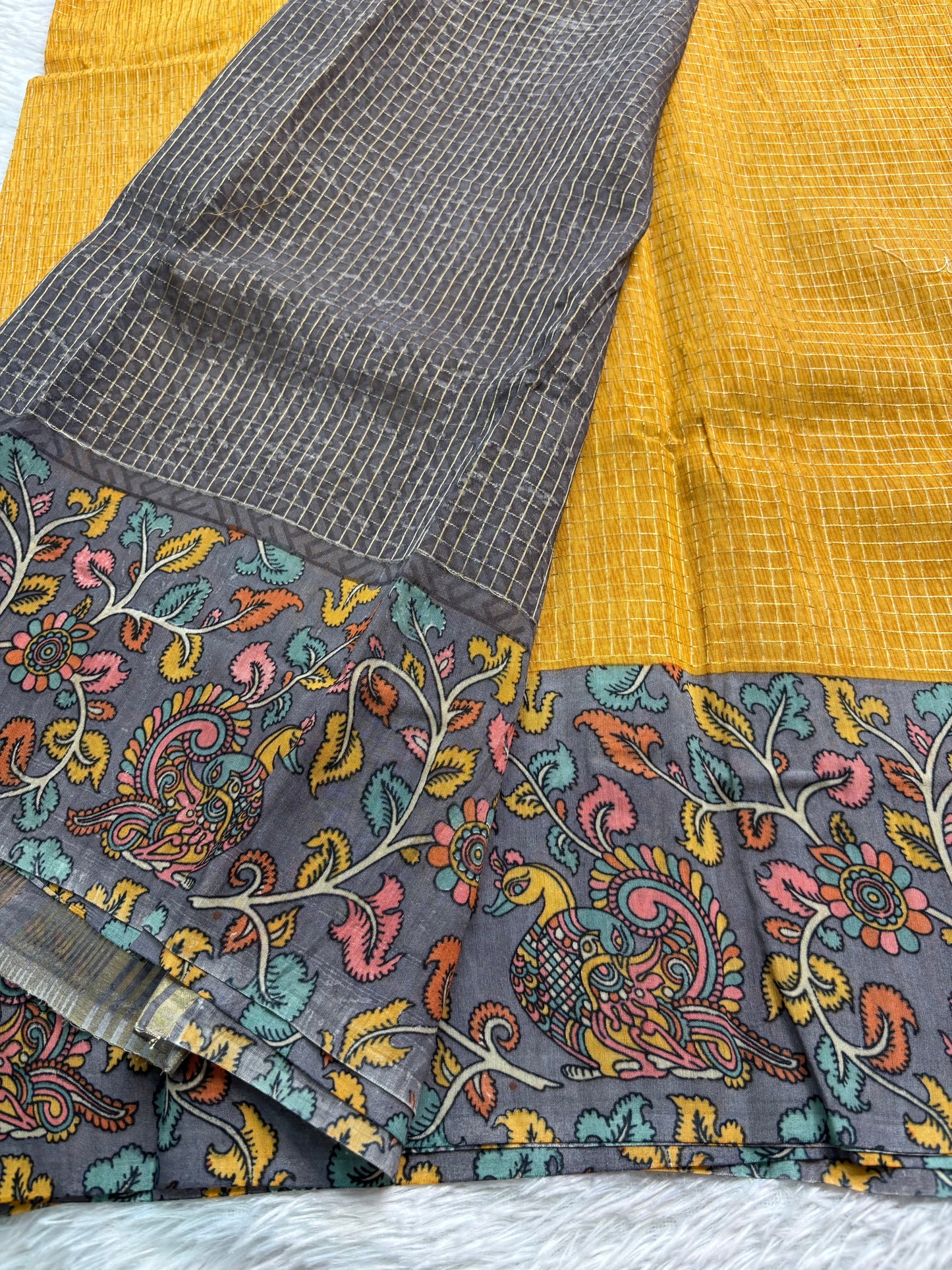 NYD130 (2D) : Golden yellow-grey