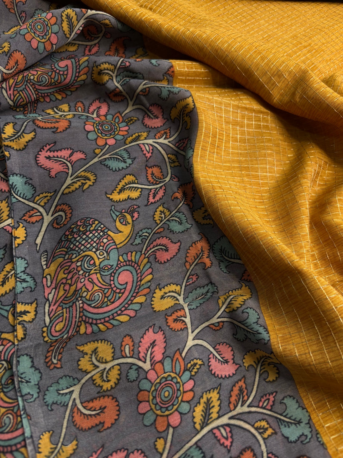 NYD130 (2D) : Golden yellow-grey