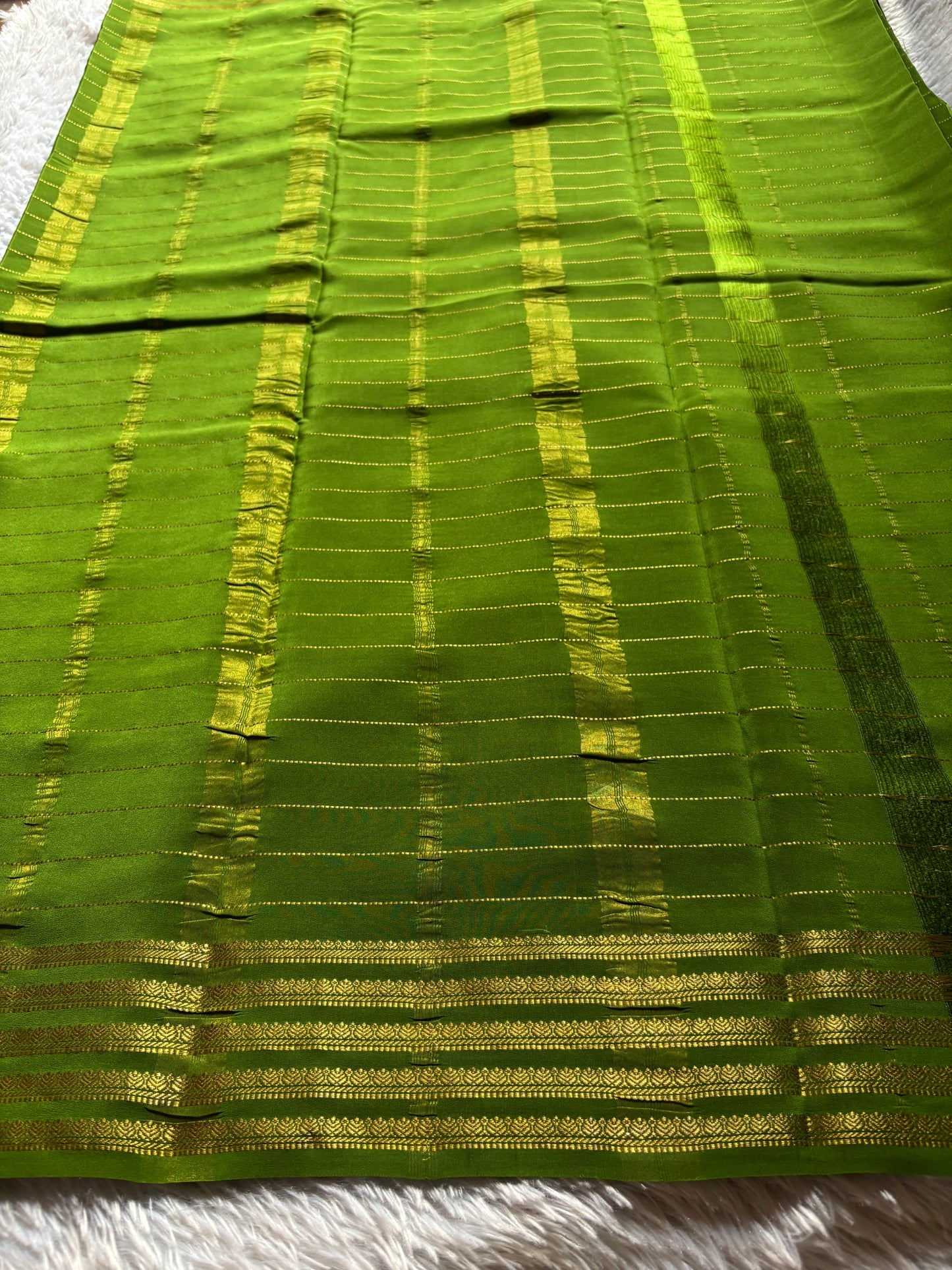 Charuni : Solid Mehendi green