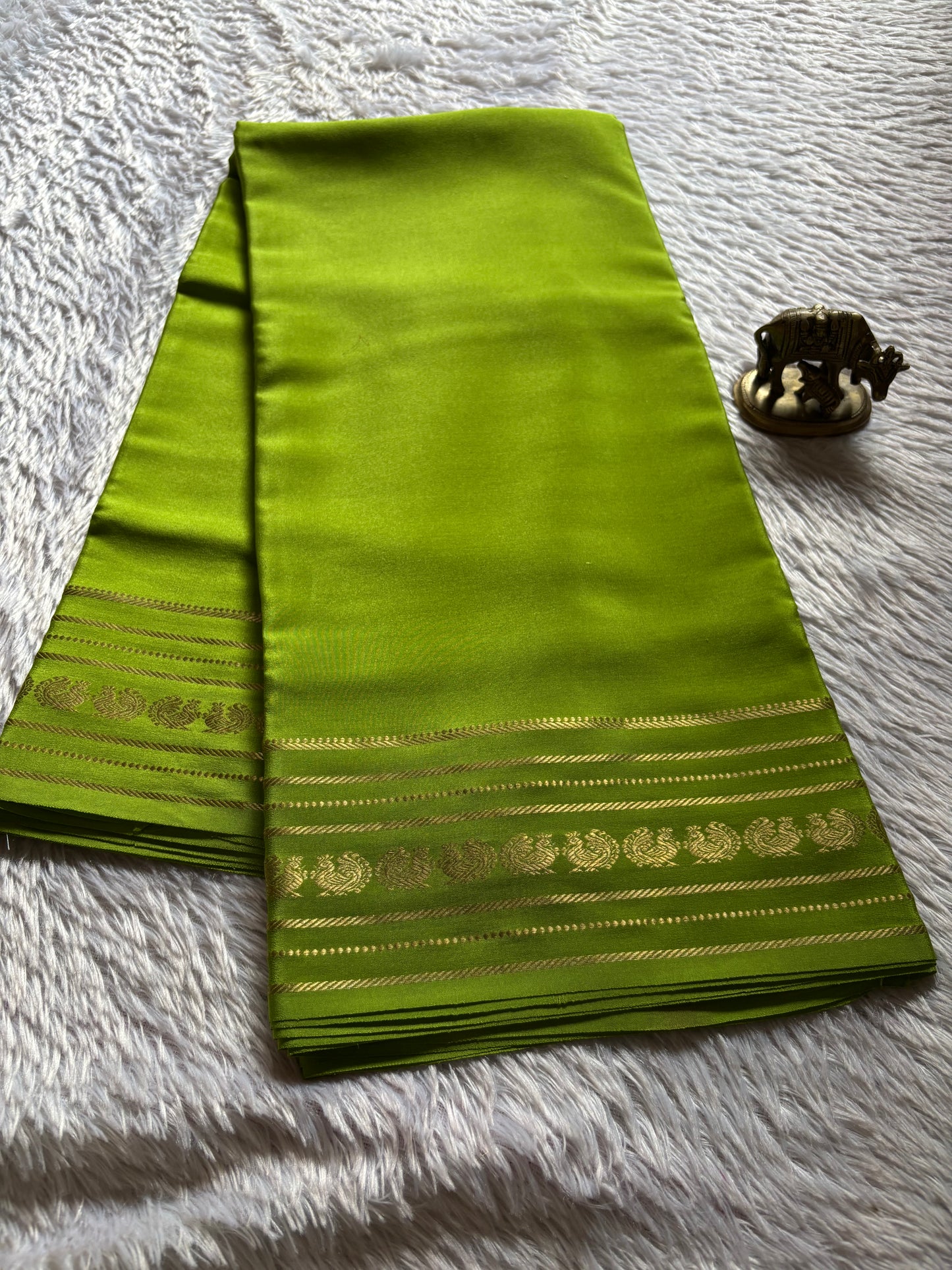 Hamsini : Solid Mehendi green