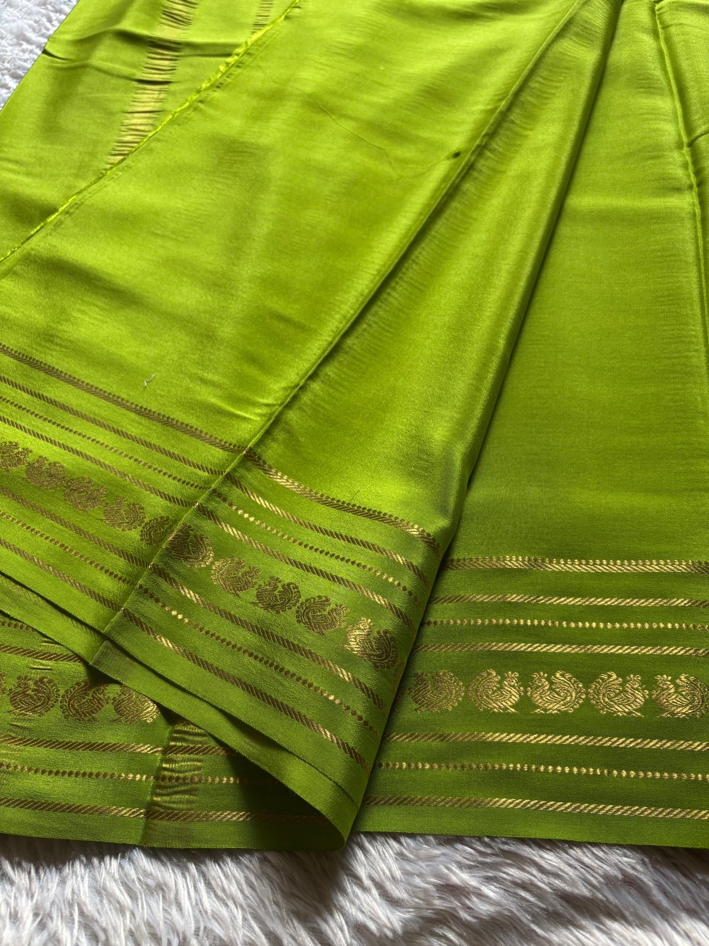 Hamsini : Solid Mehendi green