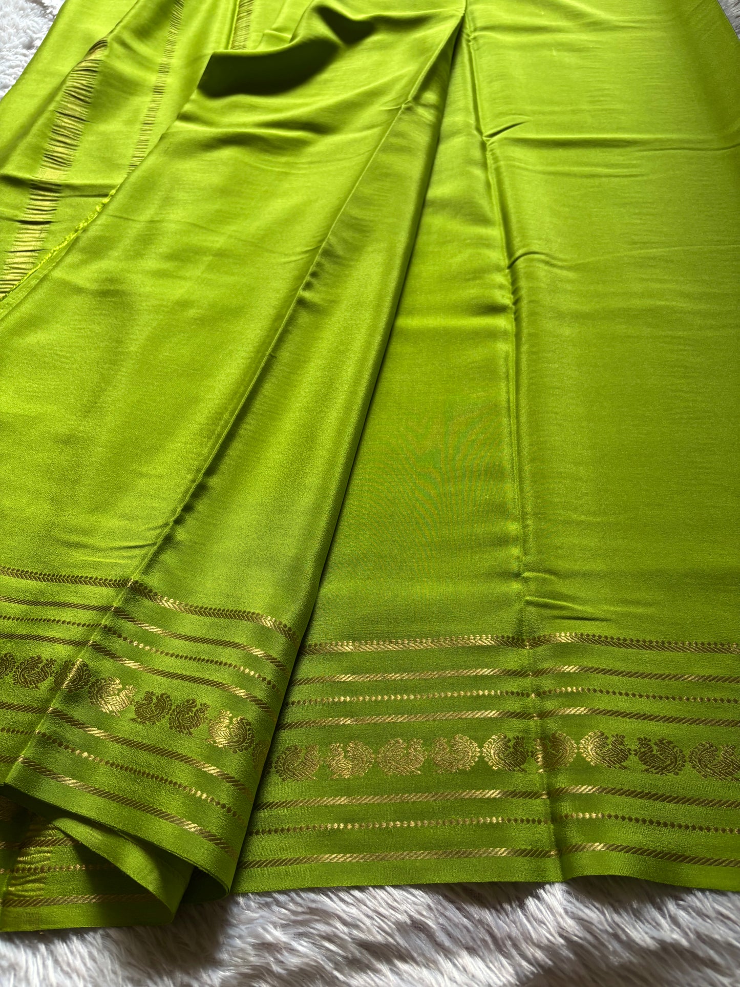 Hamsini : Solid Mehendi green