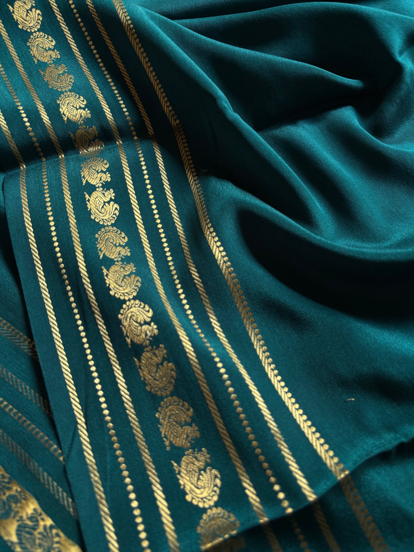 Hamsini : Solid Teal green