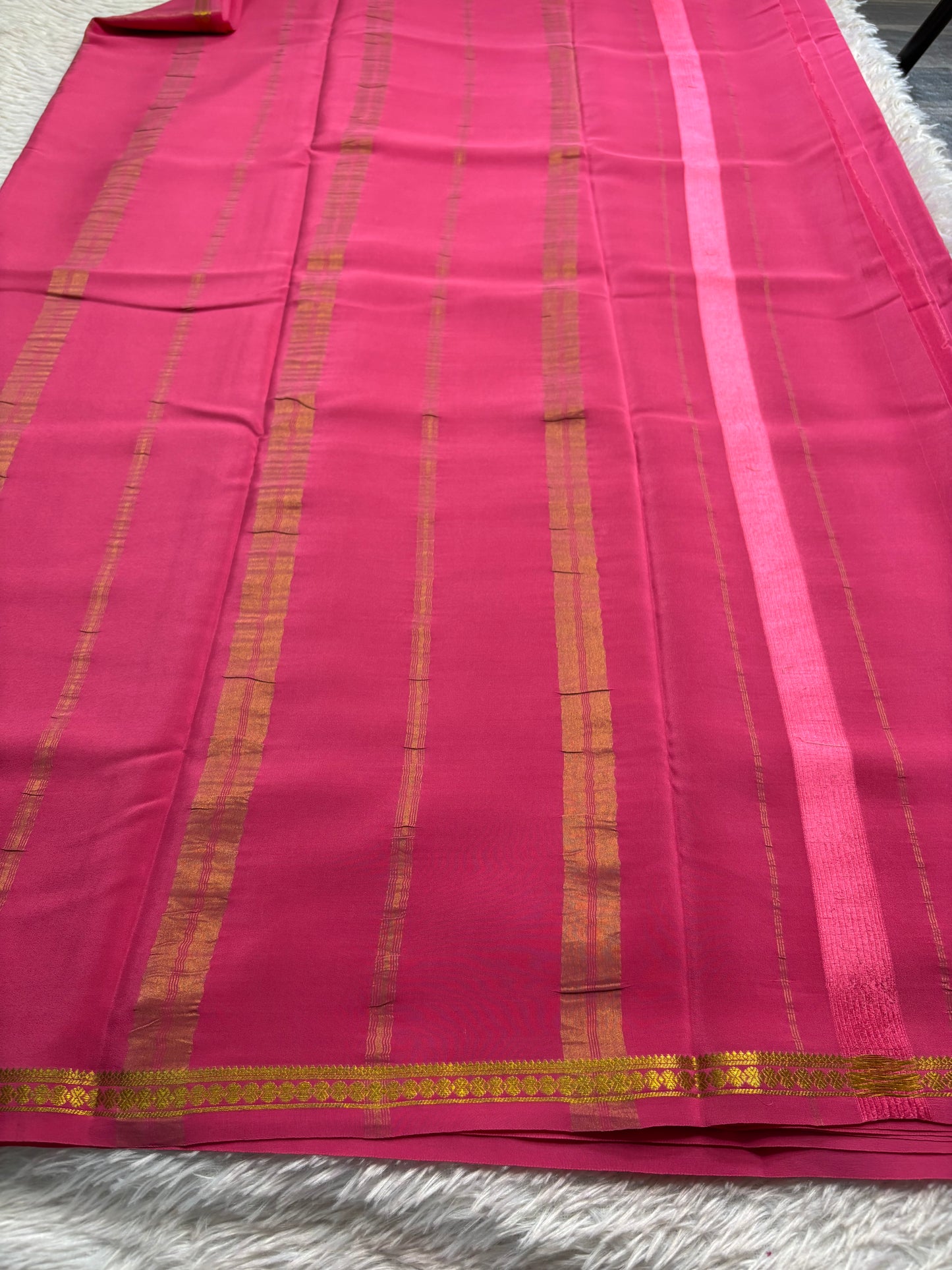 Ratna : Solid Hot pink