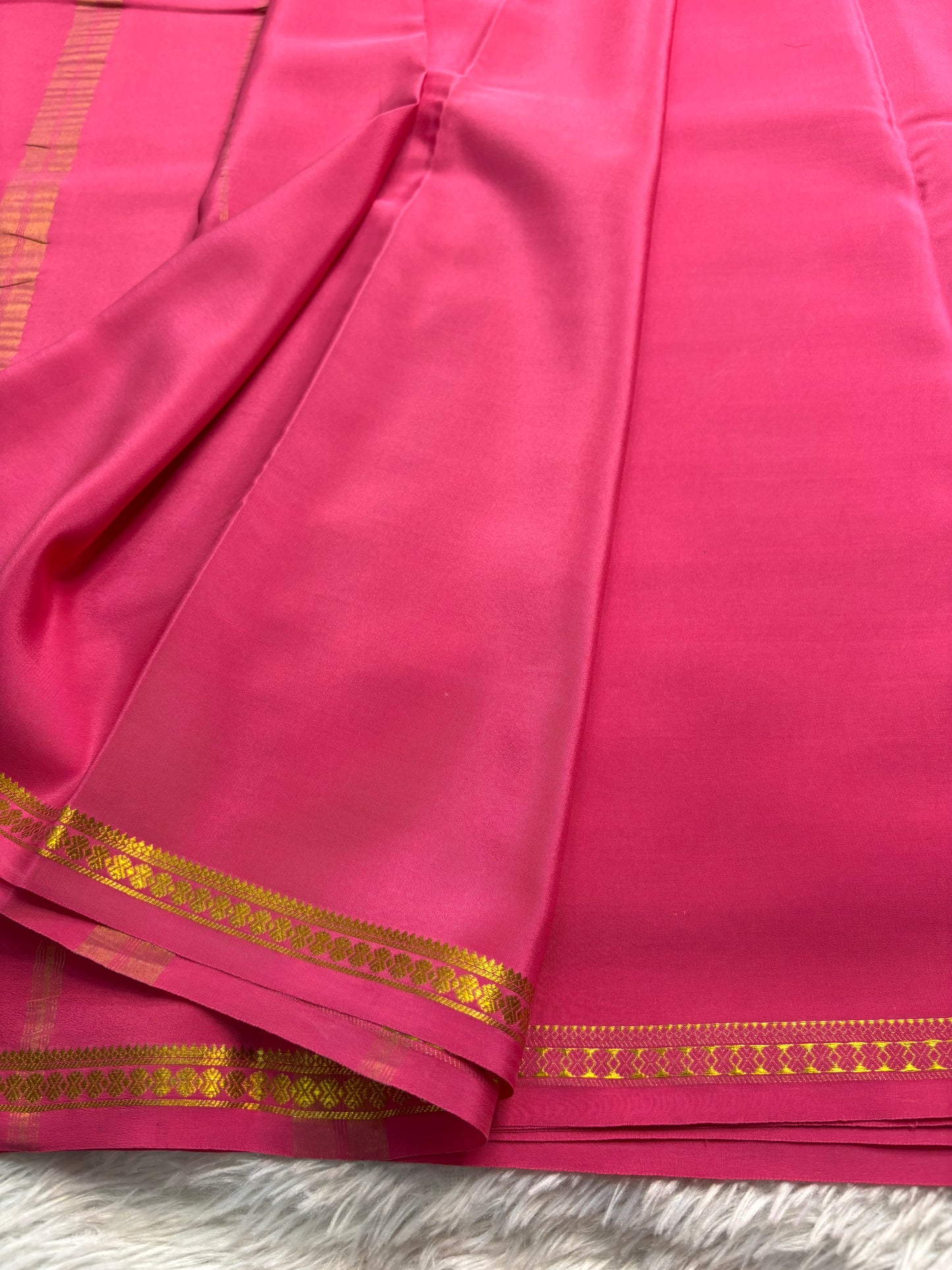 Ratna : Solid Hot pink