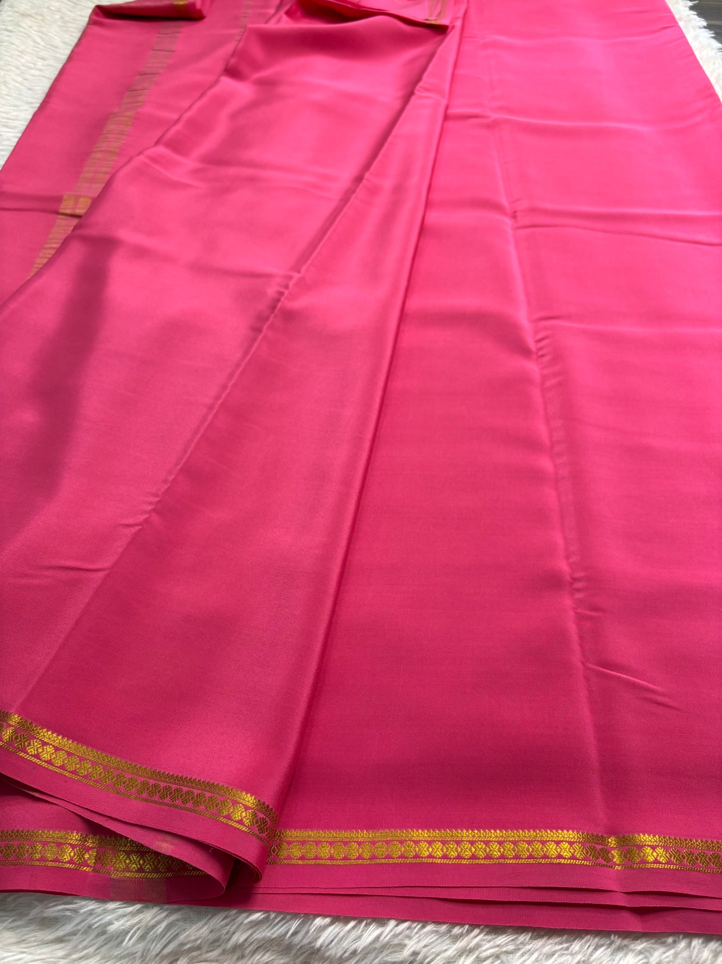 Ratna : Solid Hot pink