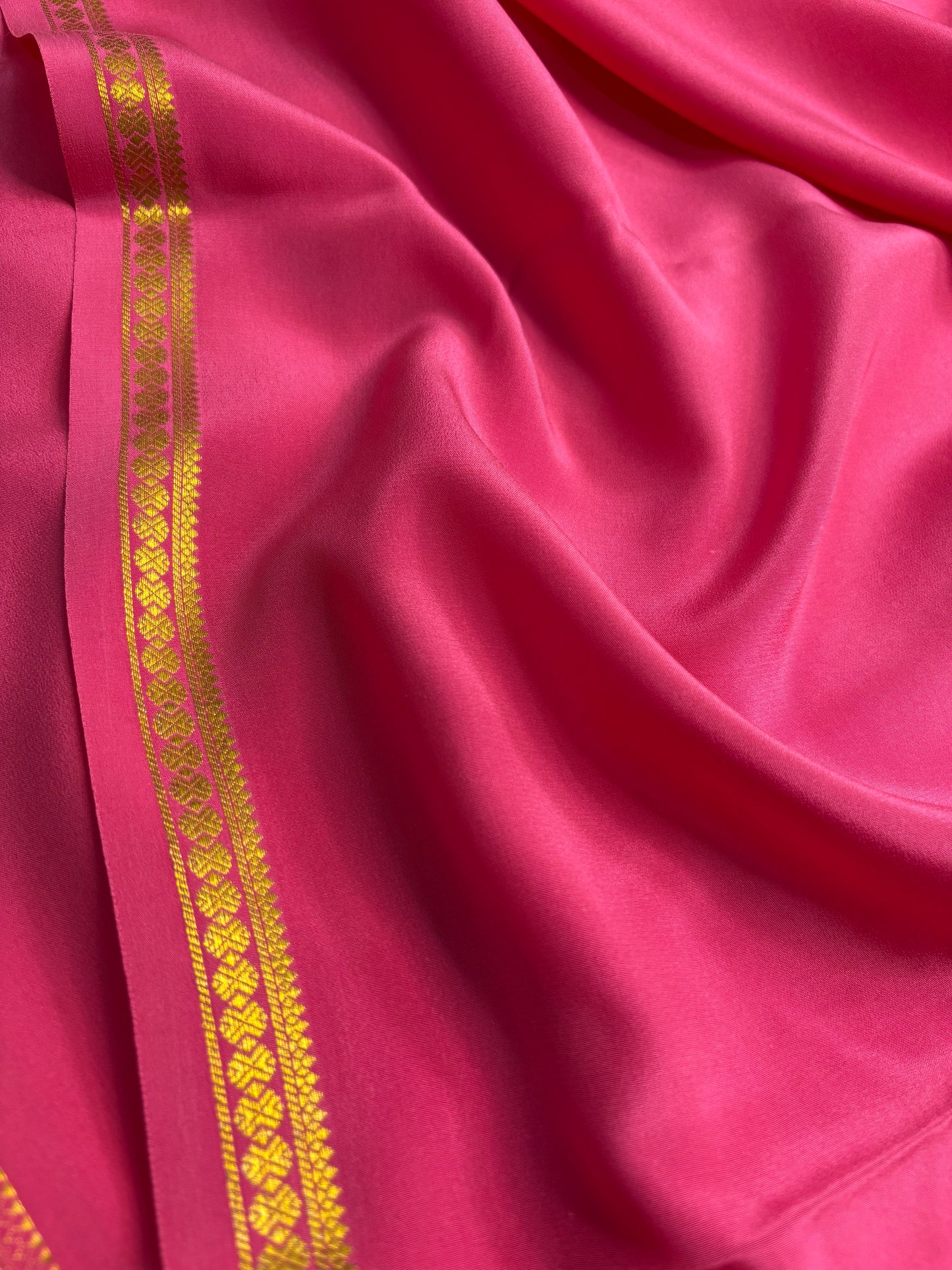 Ratna : Solid Hot pink