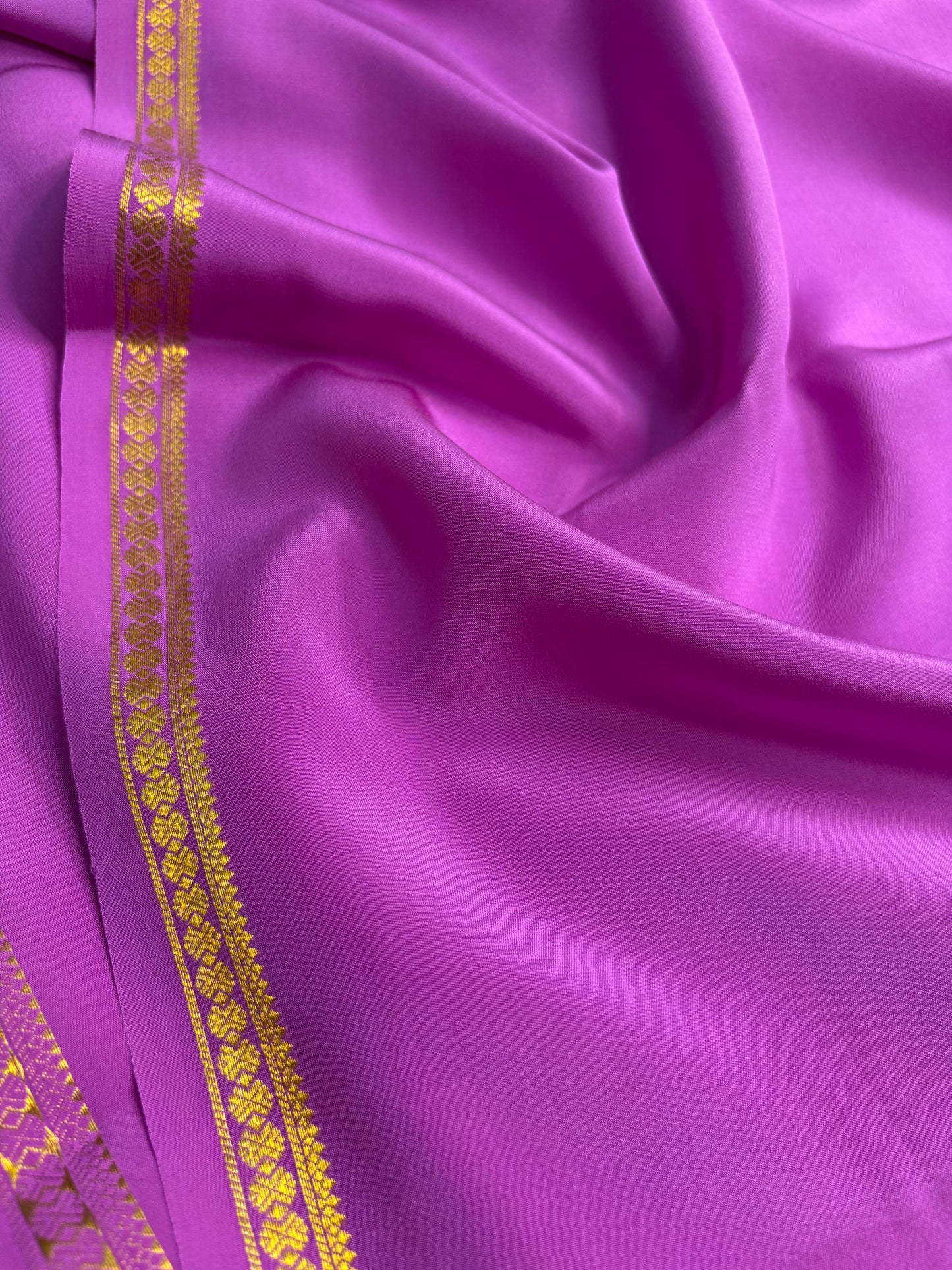 Ratna : Solid Magenta