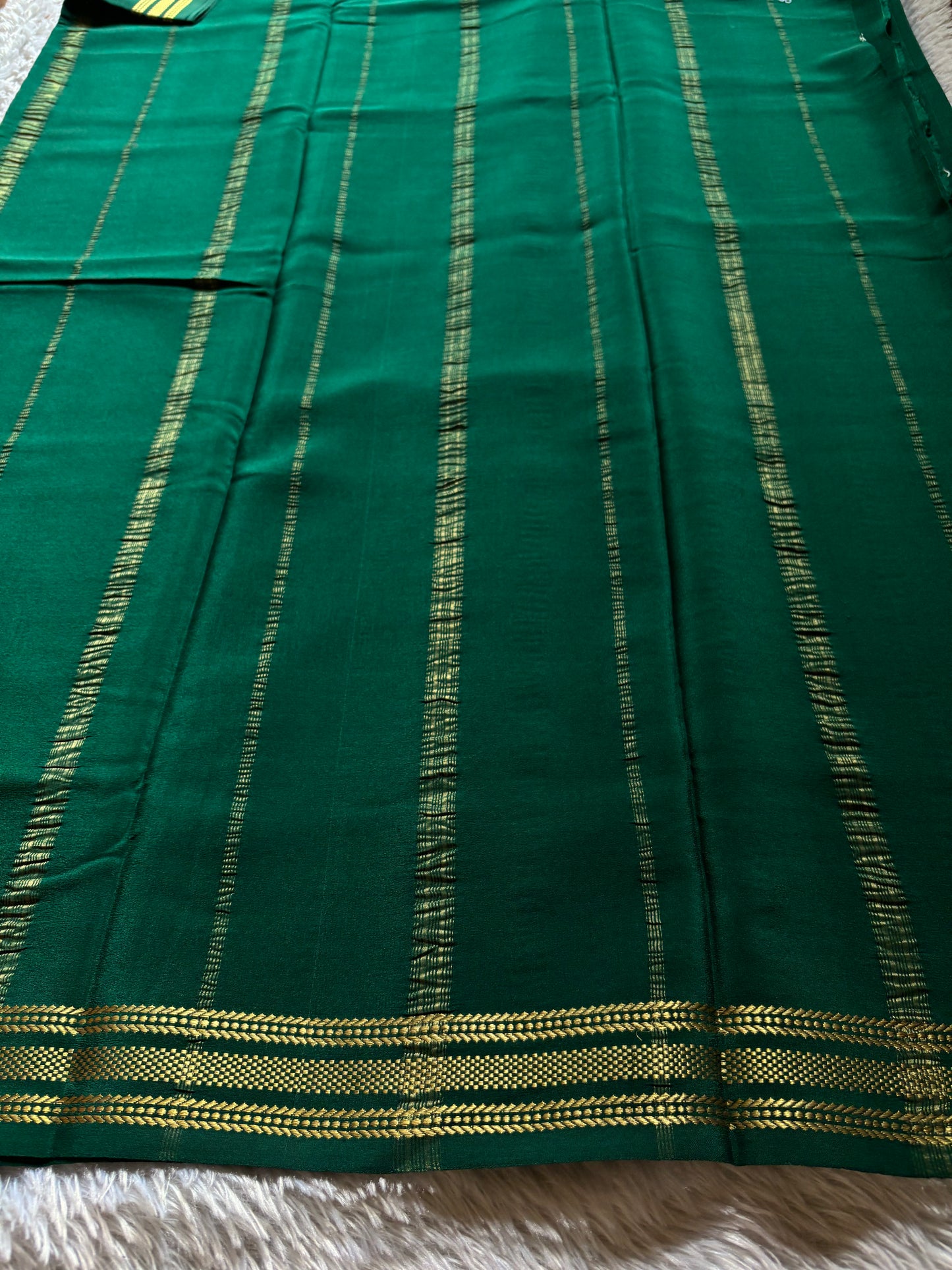 Unnathi : Solid Dark green