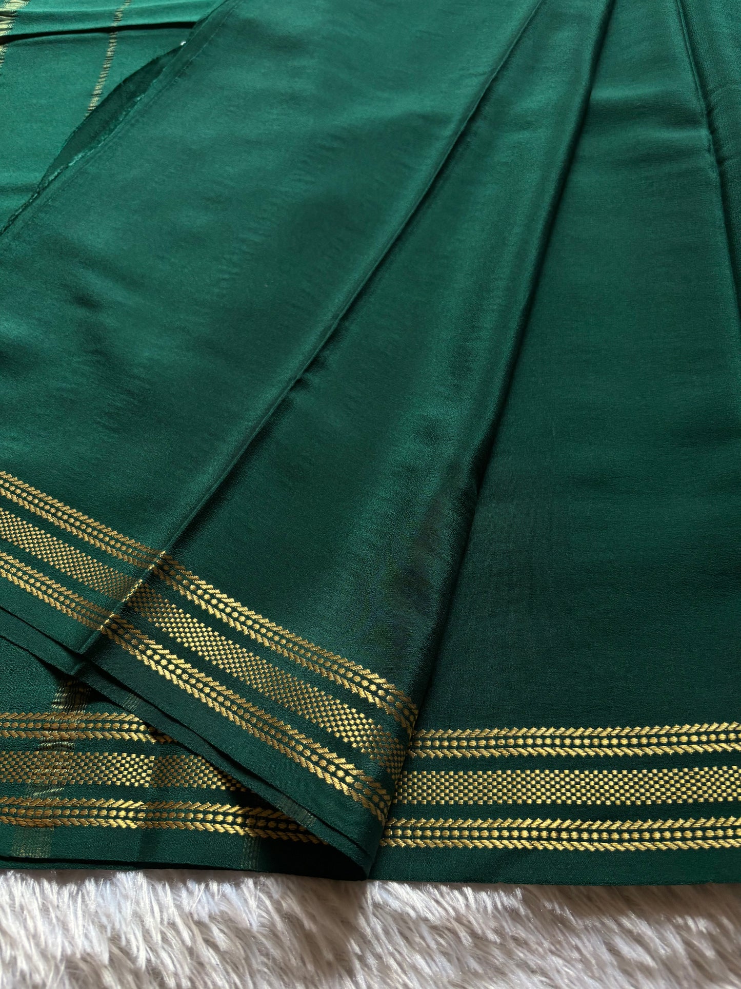 Unnathi : Solid Dark green