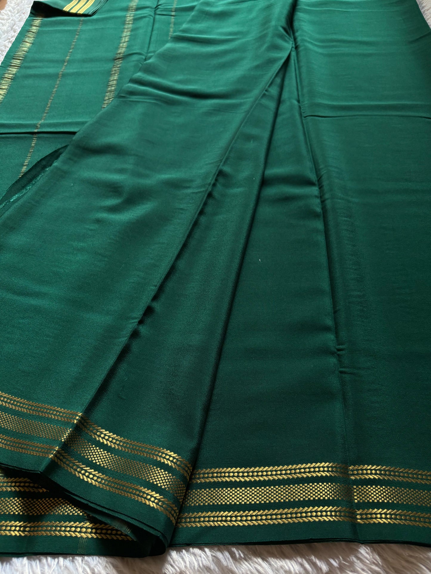 Unnathi : Solid Dark green