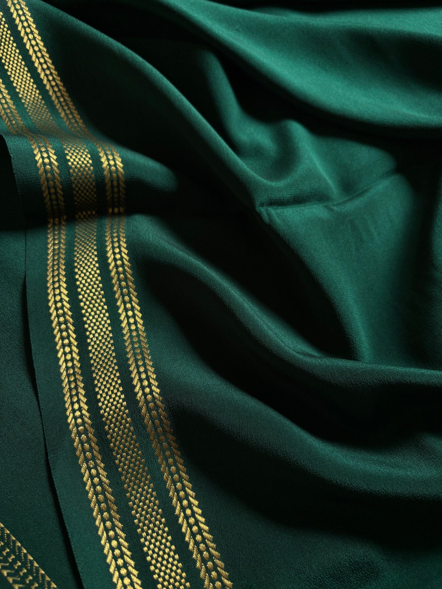 Unnathi : Solid Dark green