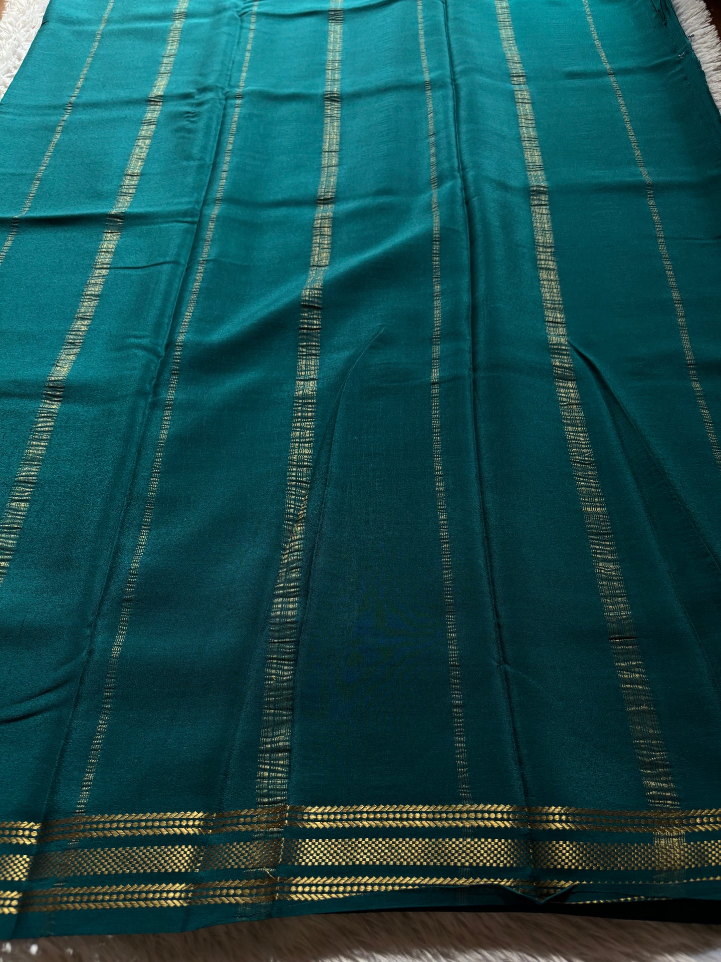 Unnathi : Solid Peacock green