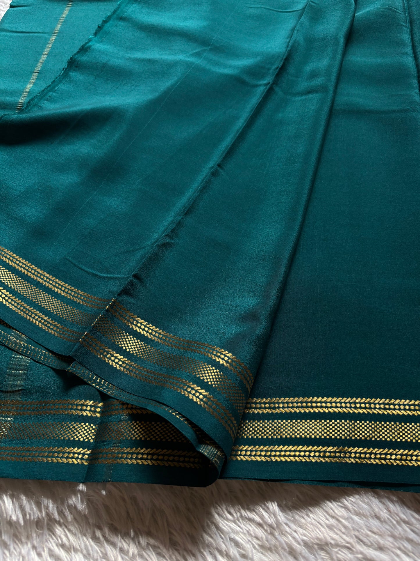 Unnathi : Solid Peacock green