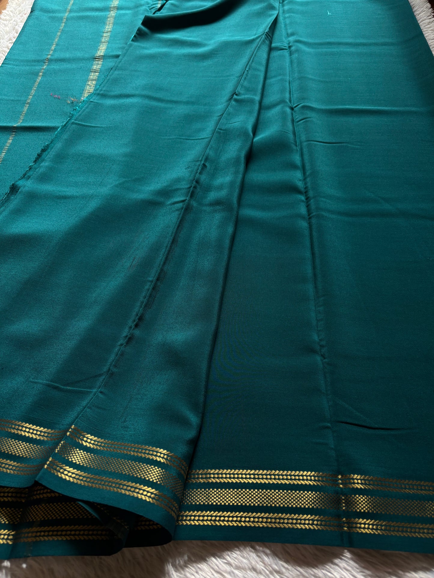 Unnathi : Solid Peacock green