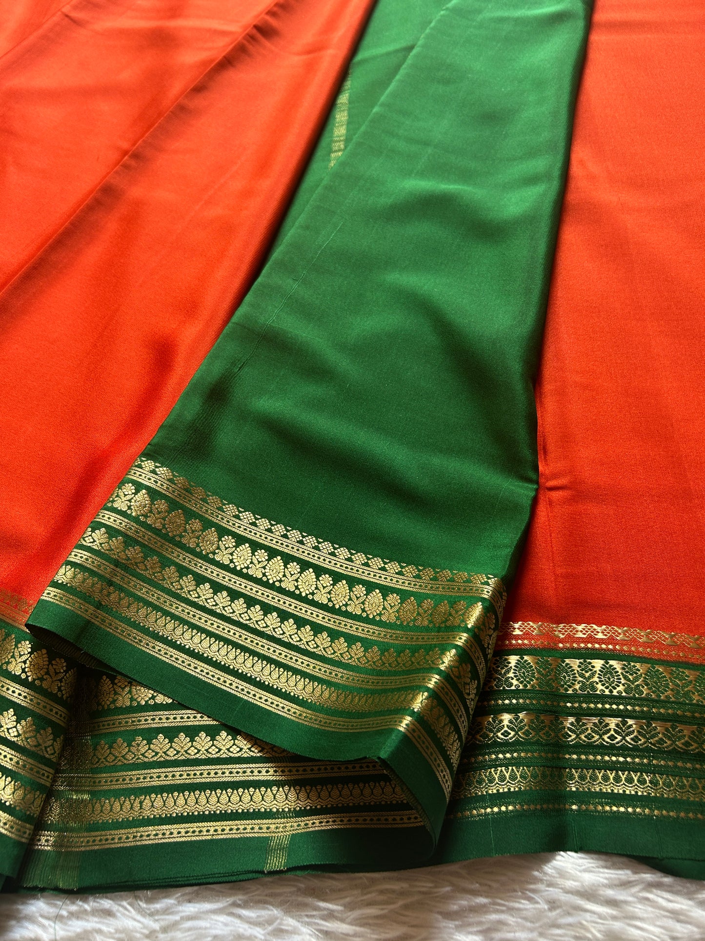 Manasa (2D) : Dark orange-bottle green