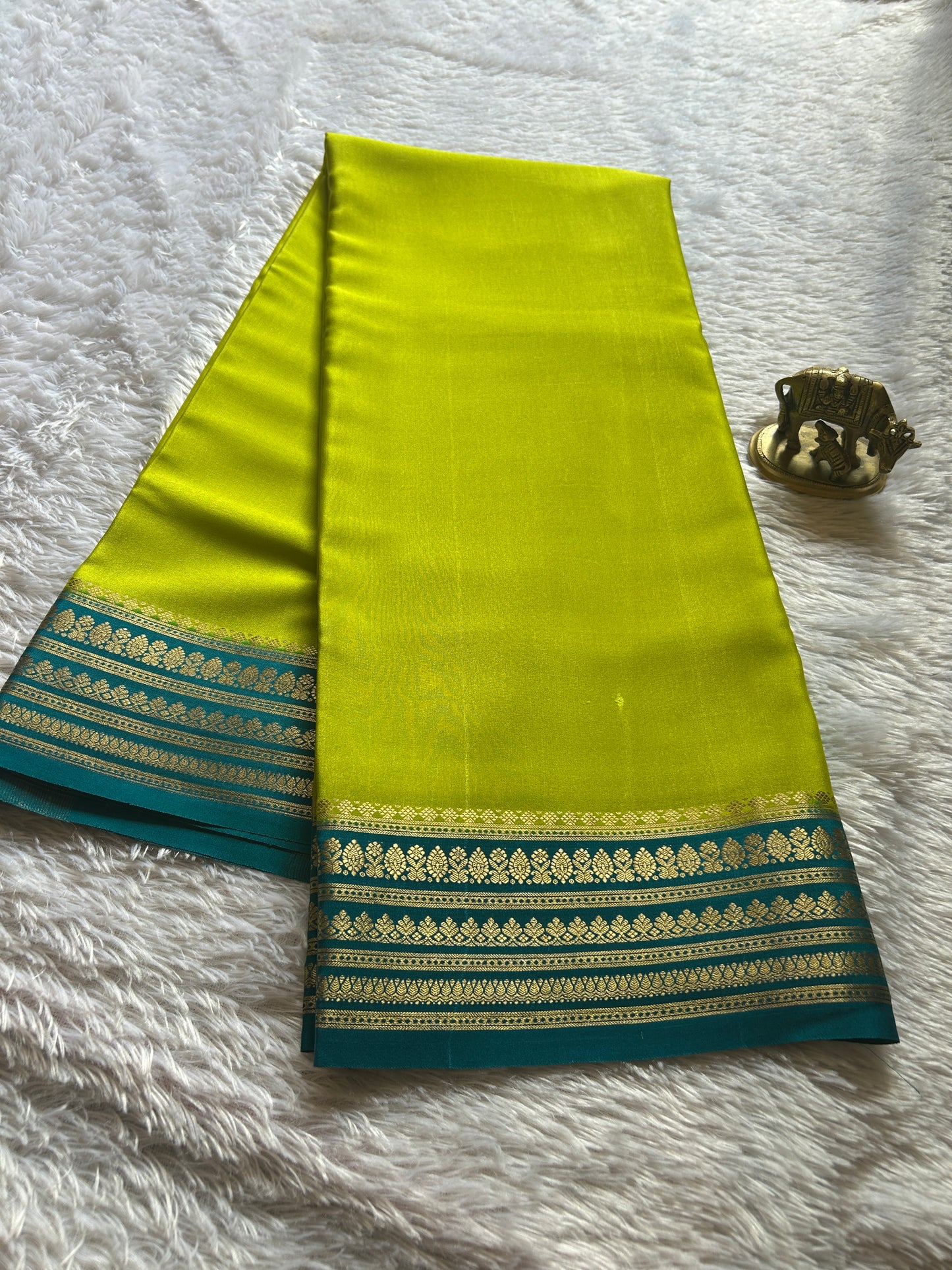 Manasa (2D) : Lime green-rama green