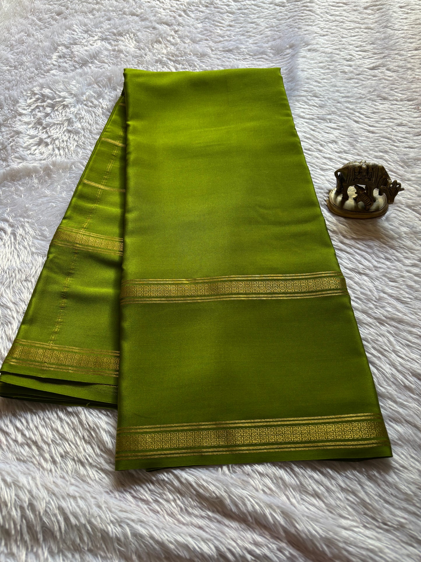 Mridula : Solid Mehendi green