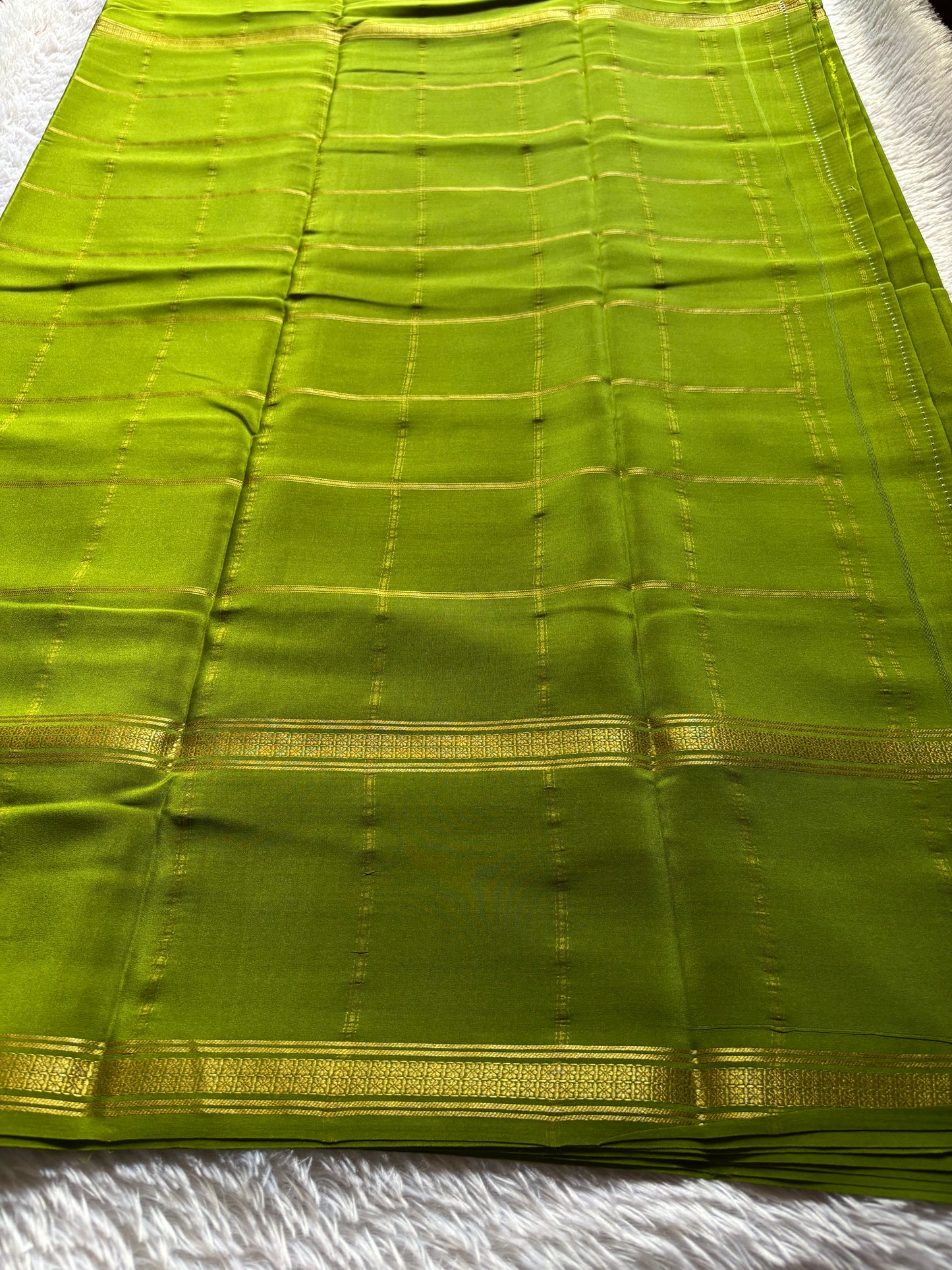 Mridula : Solid Mehendi green