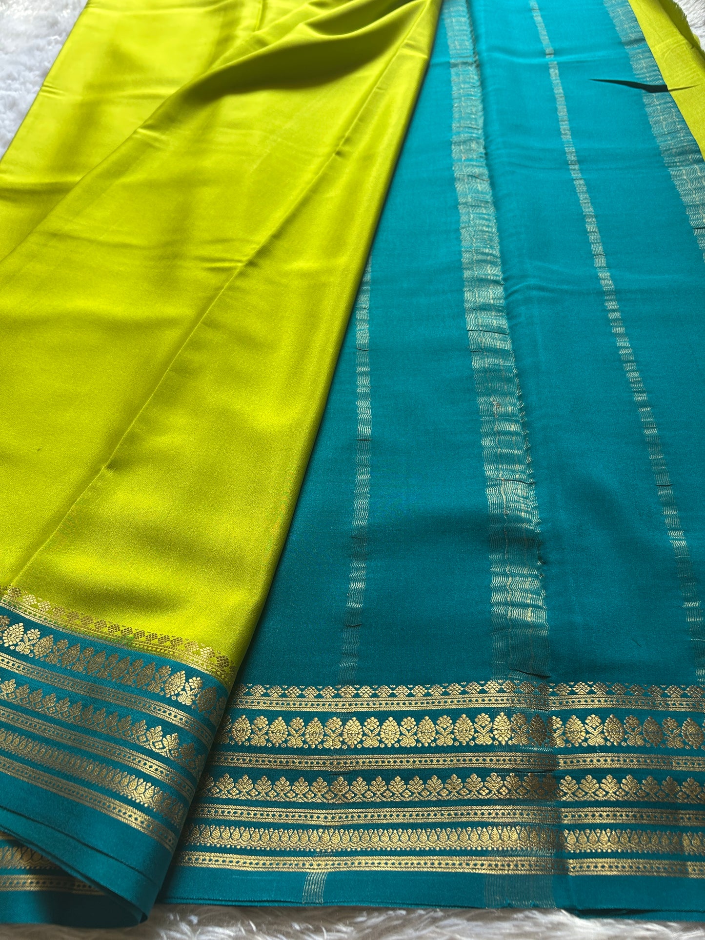 Manasa (2D) : Lime green-rama green