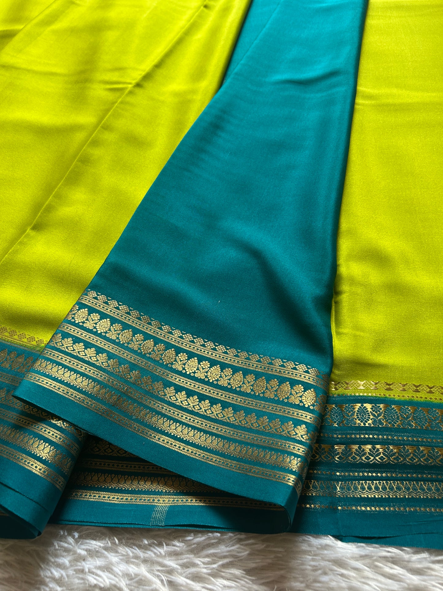 Manasa (2D) : Lime green-rama green