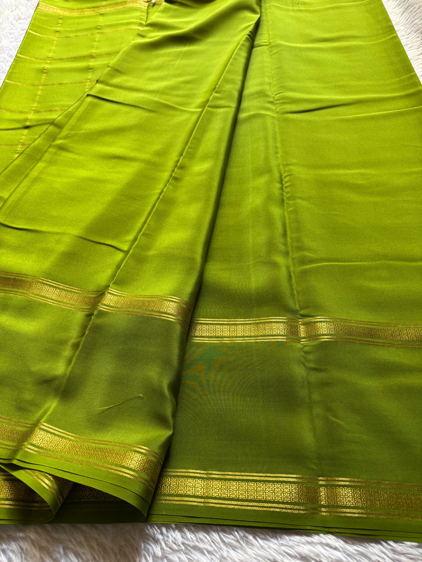 Mridula : Solid Mehendi green