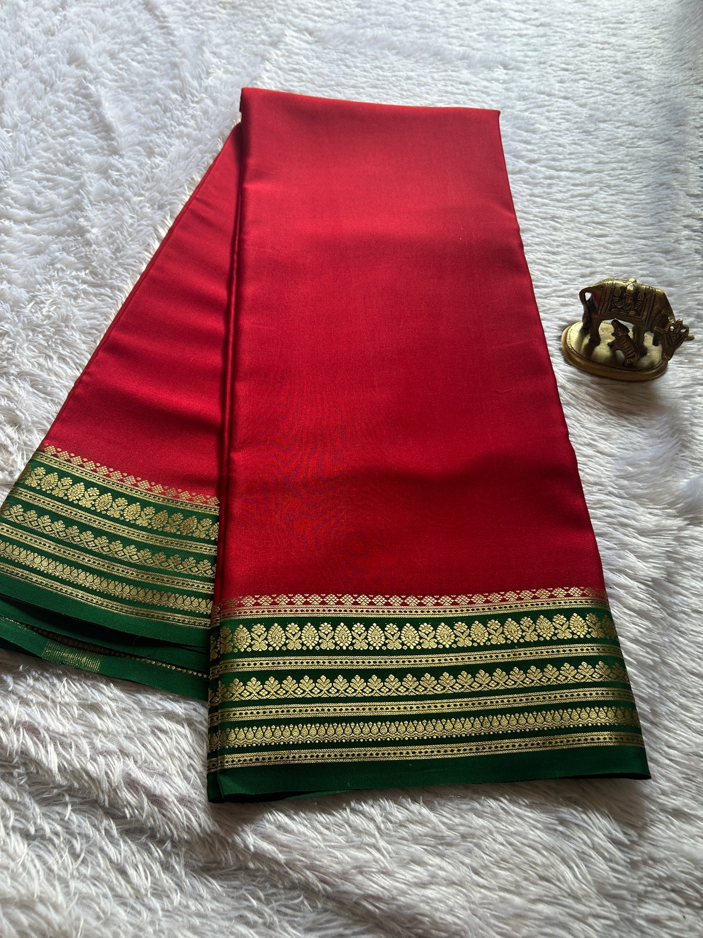 Manasa (2D) : Red-bottle green