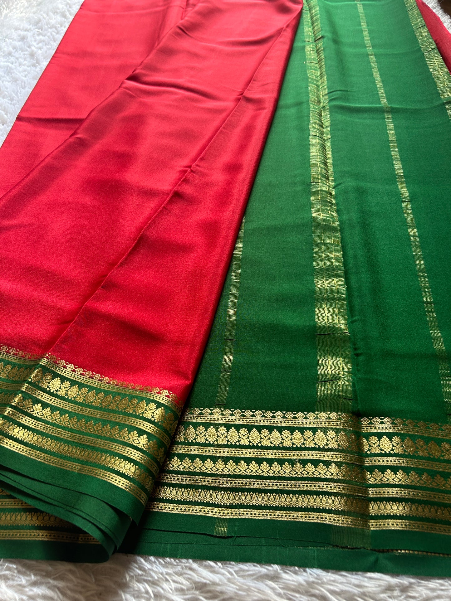Manasa (2D) : Red-bottle green