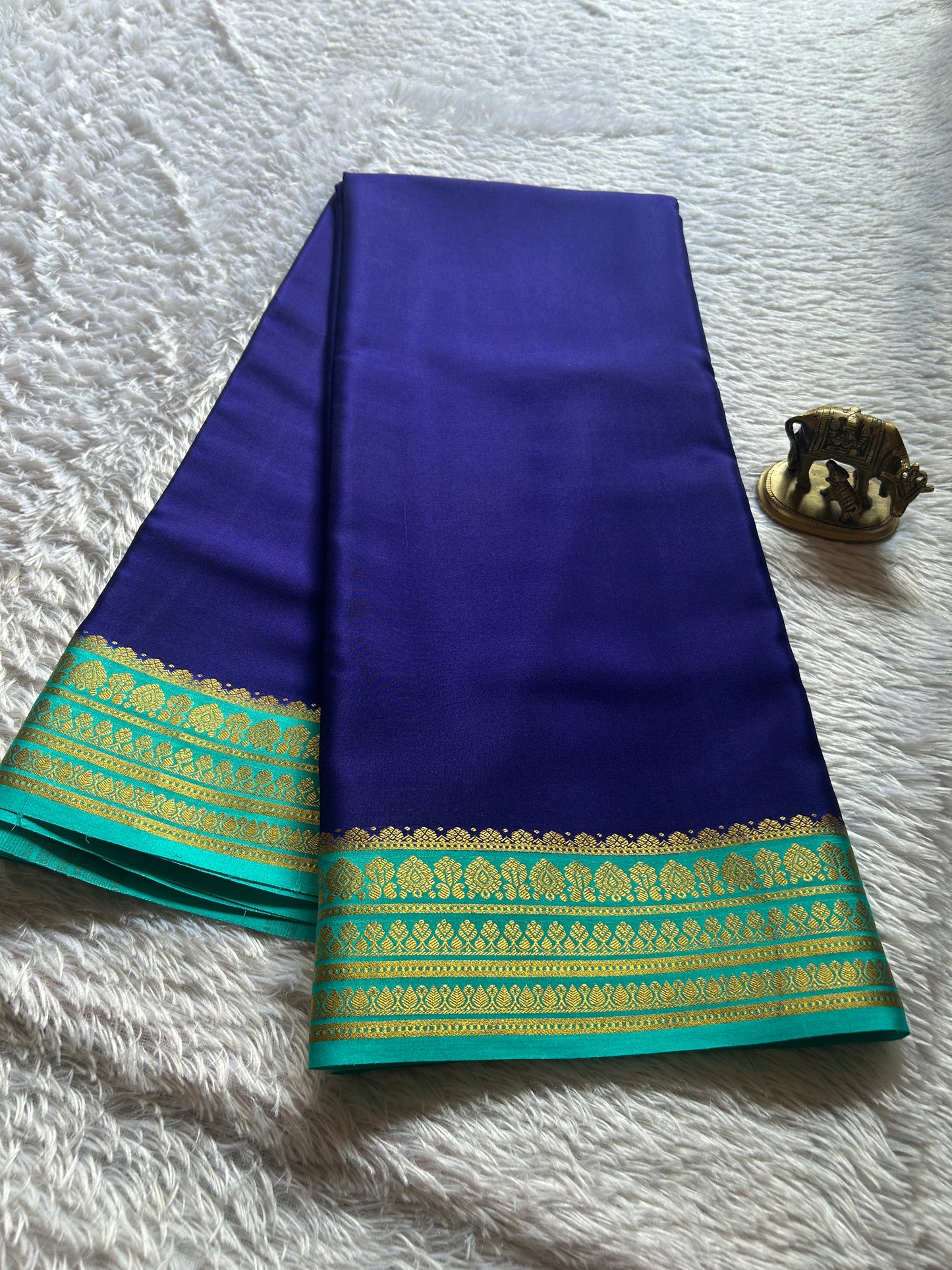 Manasa (2D) : Dark blue-sea blue