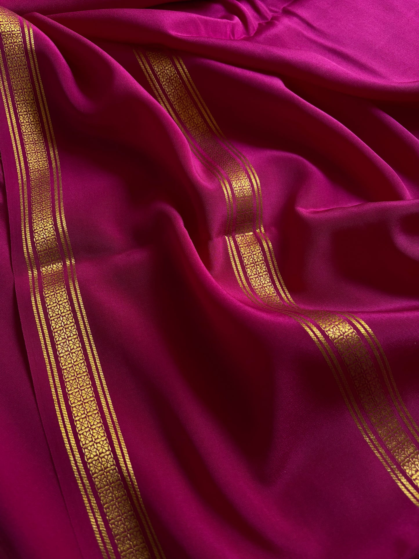 Mridula : Solid Dark magenta