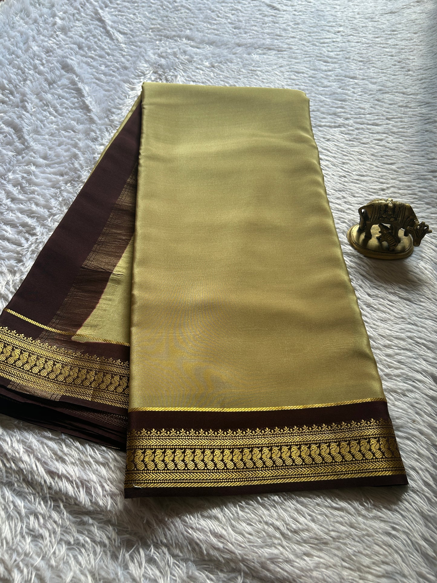 Mayuri (2D) : Beige-chocolate brown
