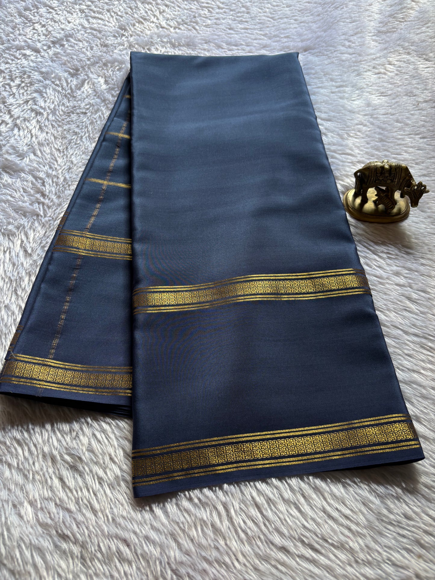 Mridula : Solid Grey