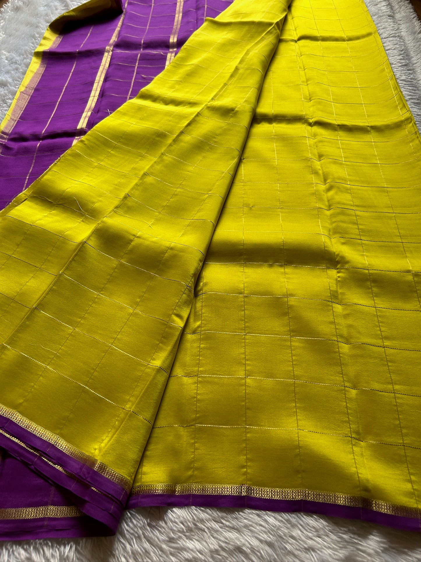 Shankari (2D) : Olive yellow-purple