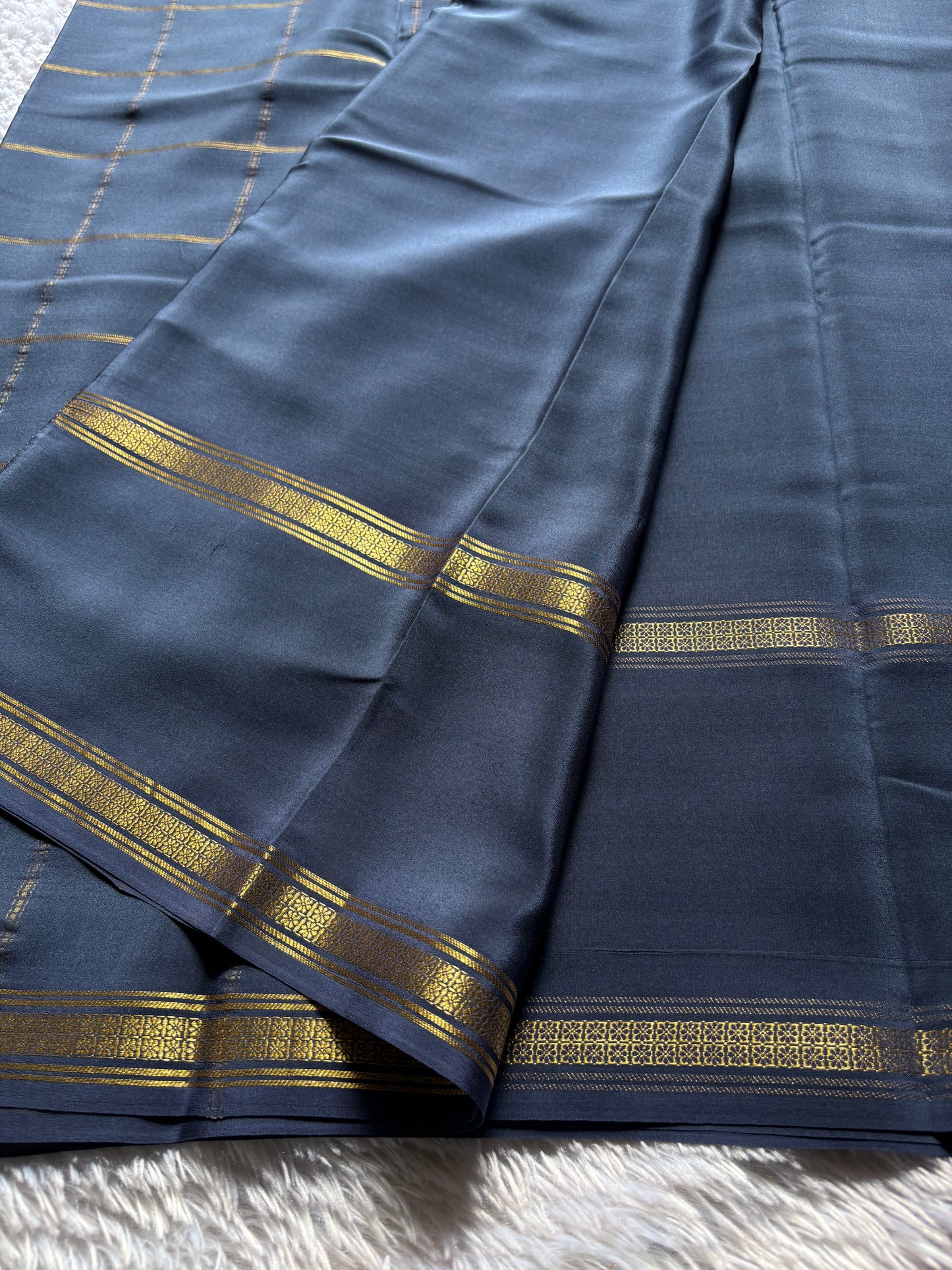 Mridula : Solid Grey