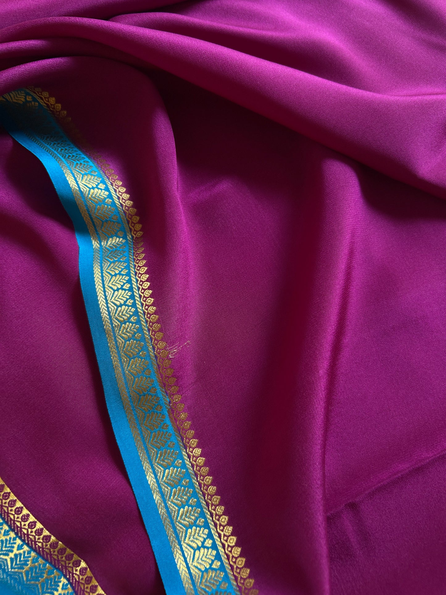 Jyothi (2D) : Dark magenta-ananda blue