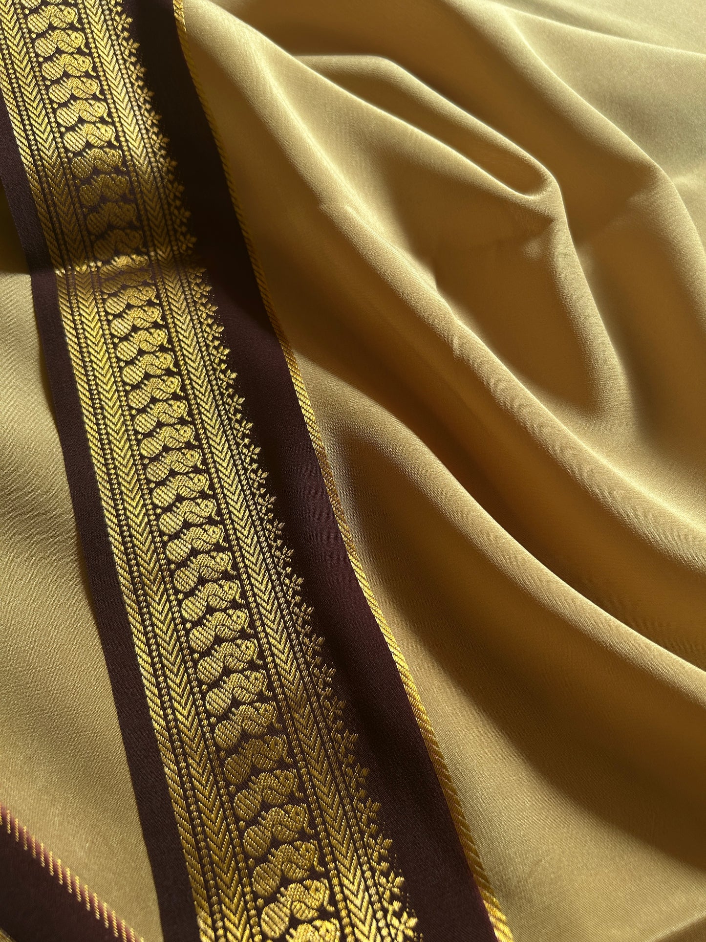 Mayuri (2D) : Beige-chocolate brown