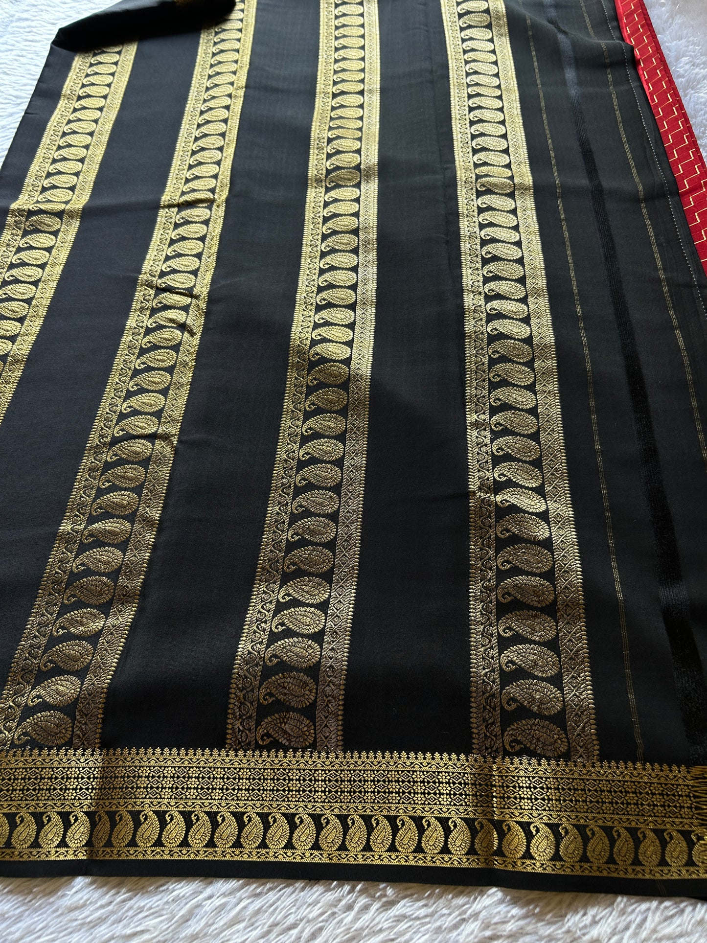 Mahima (2D) : Dark red-black