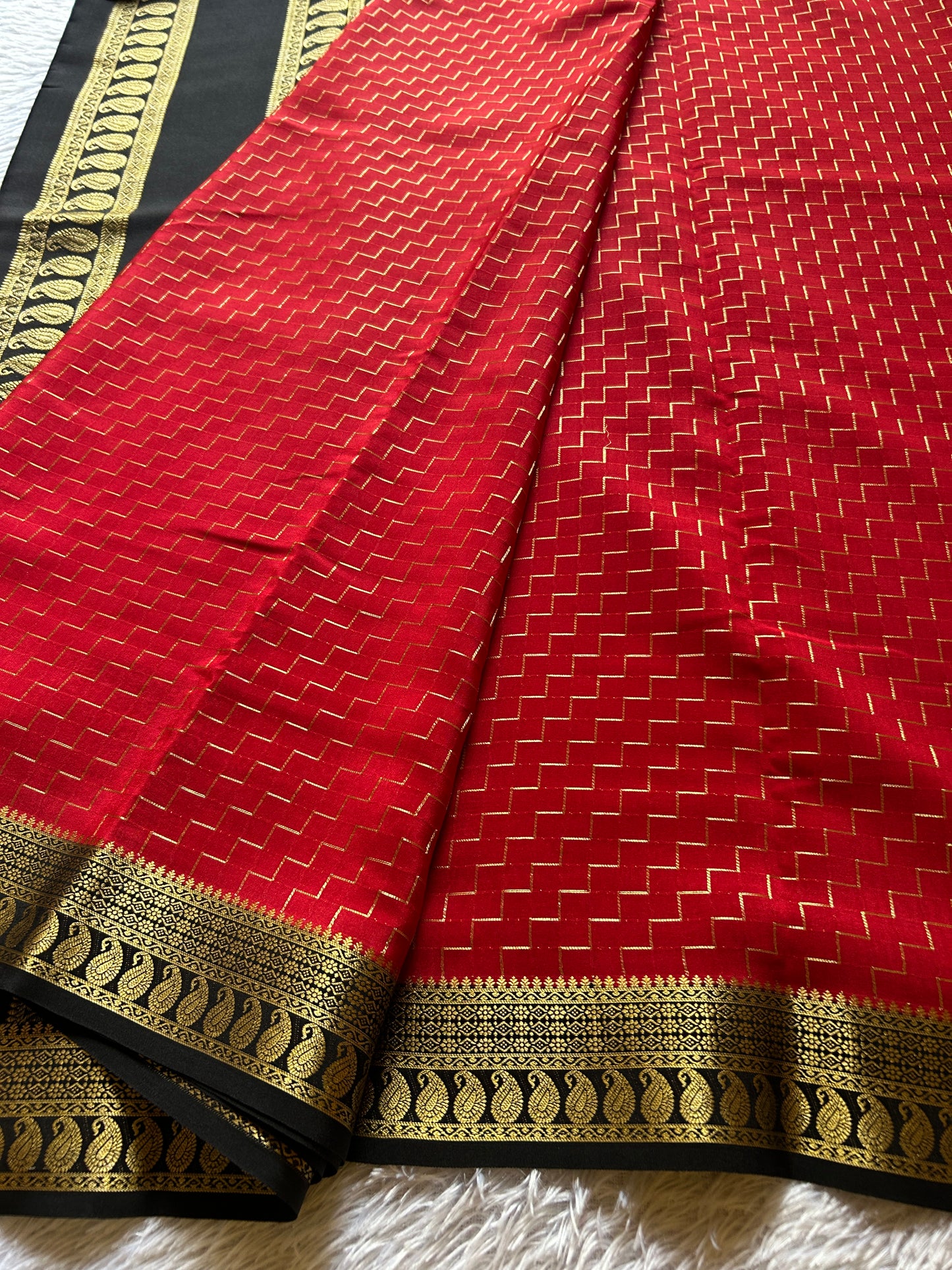 Mahima (2D) : Dark red-black