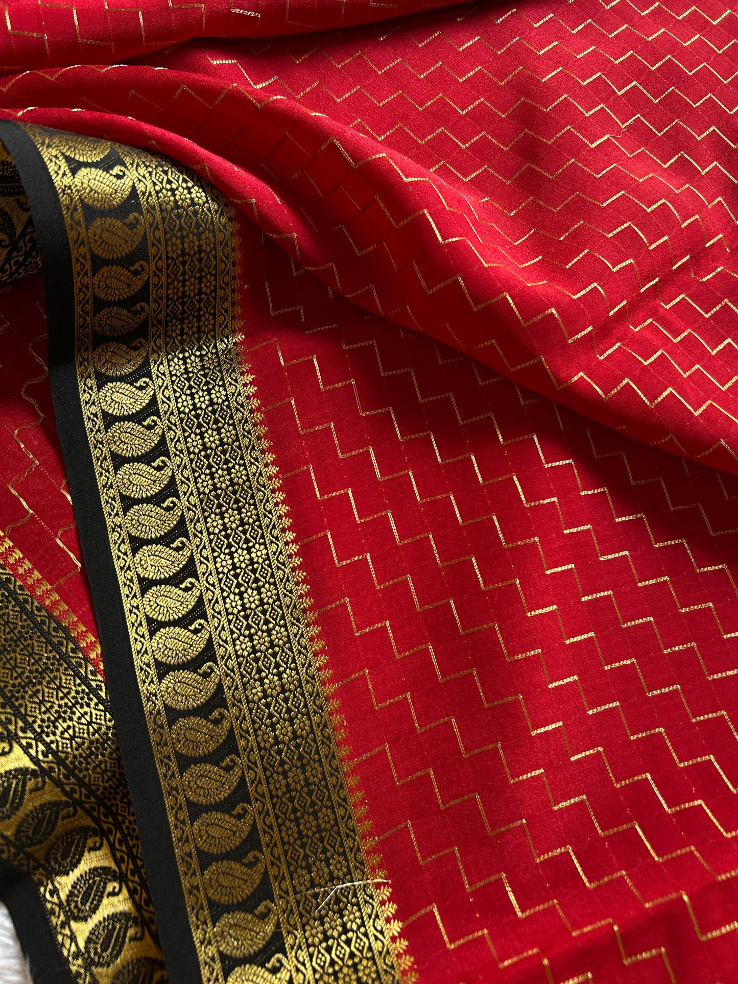 Mahima (2D) : Dark red-black